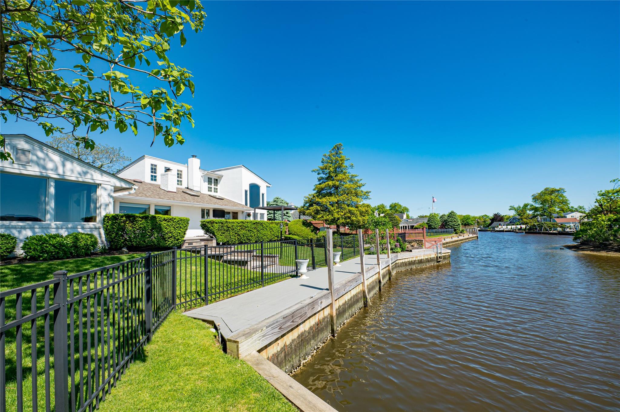 Single Family Melbury  Suffolk County, NY 11702, MLS-854874-26