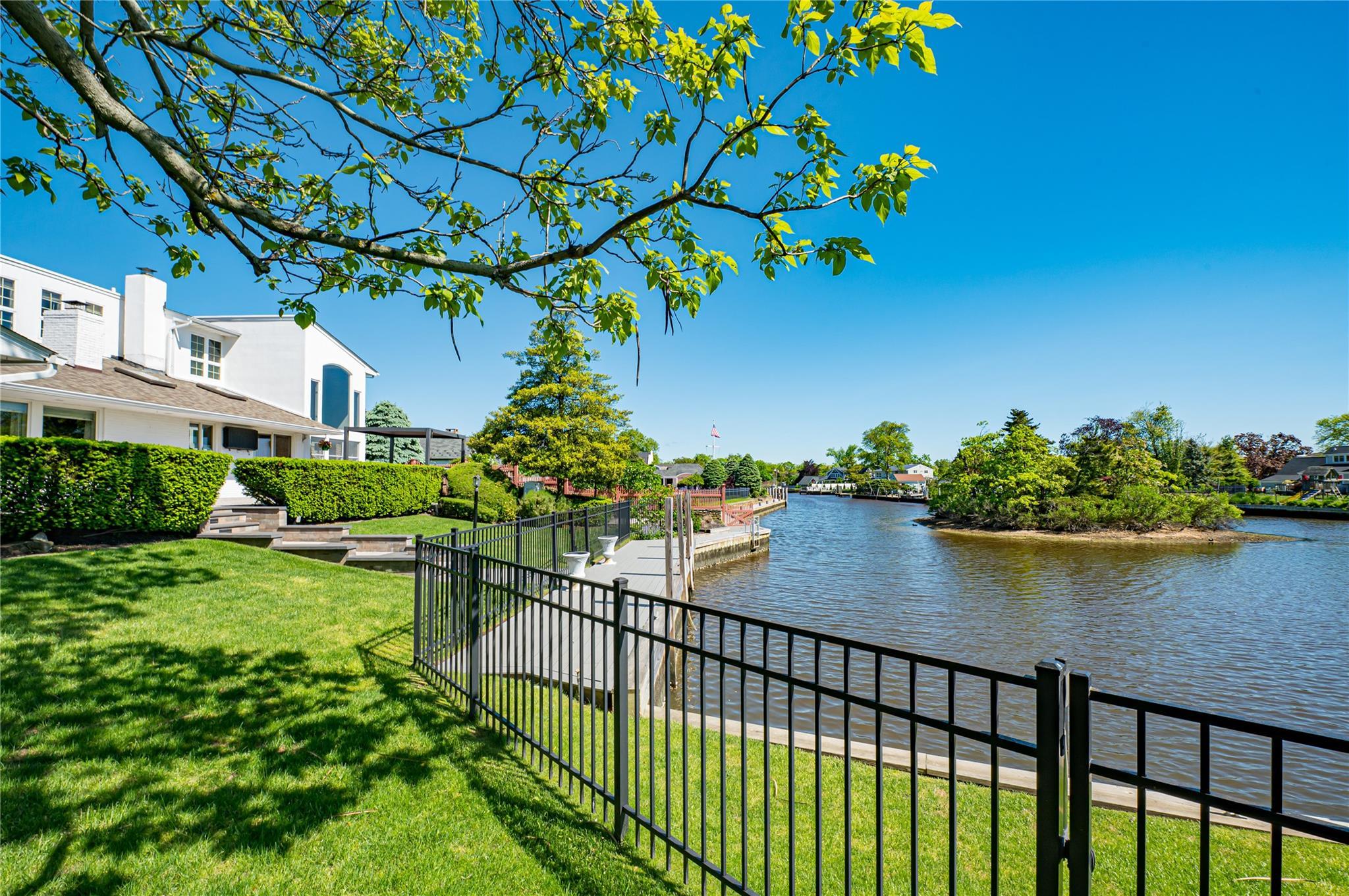 Single Family Melbury  Suffolk County, NY 11702, MLS-854874-29