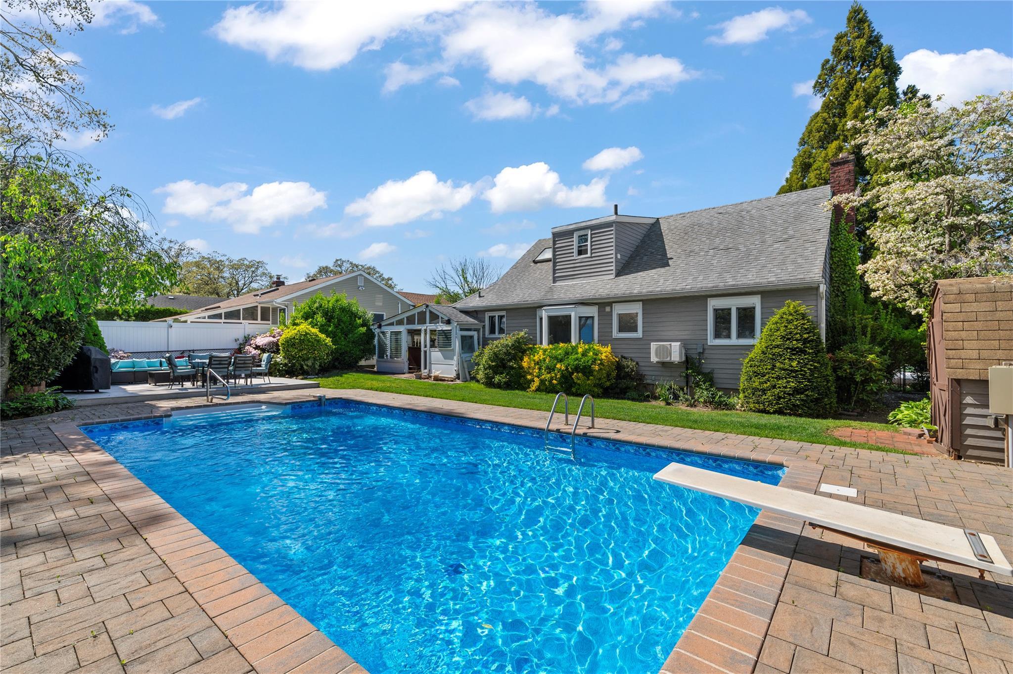 Single Family Lawrence  Nassau County, NY 11735, MLS-854879-22