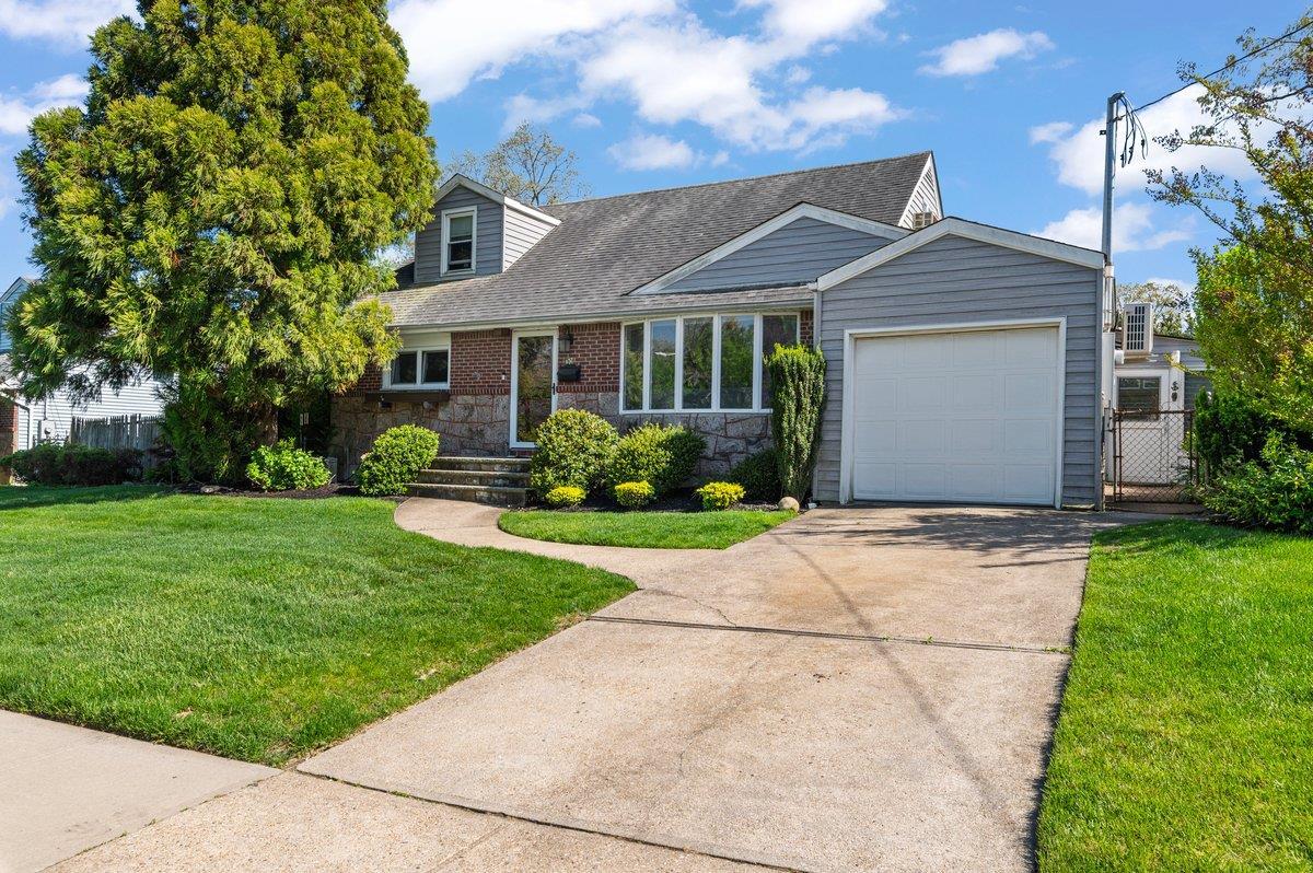 Single Family Lawrence  Nassau County, NY 11735, MLS-854879-24