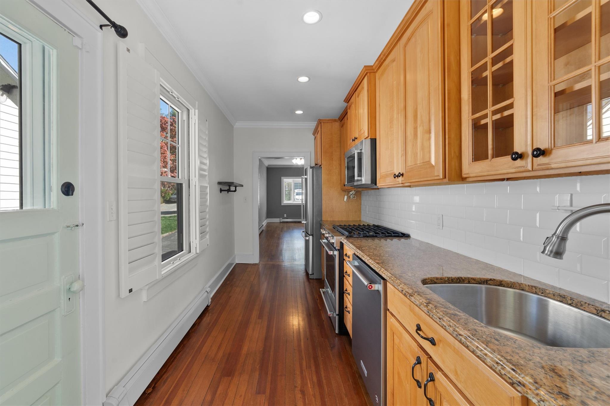 Single Family Elmore  Westchester County, NY 10520, MLS-854912-14