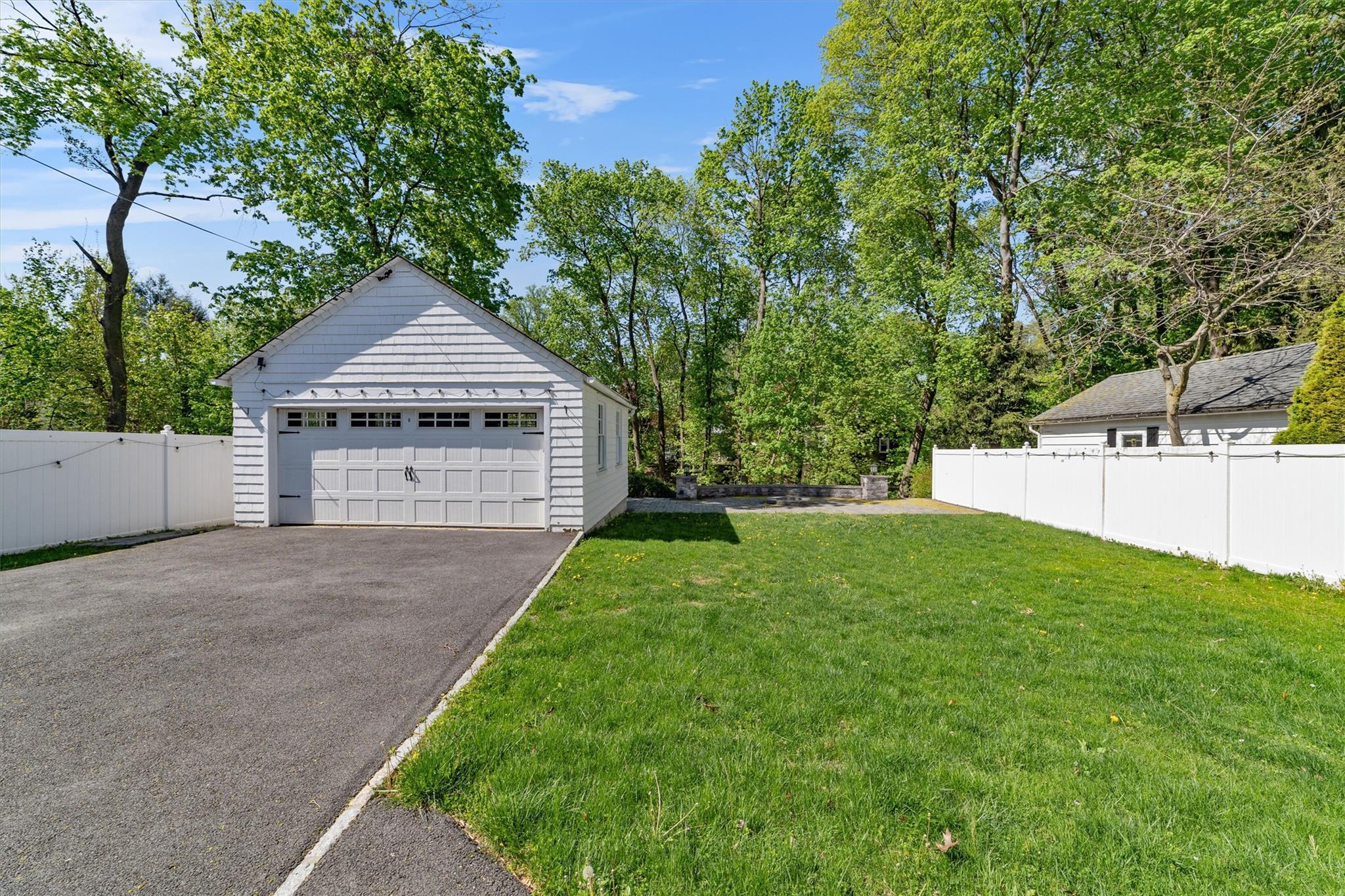 Single Family Elmore  Westchester County, NY 10520, MLS-854912-30
