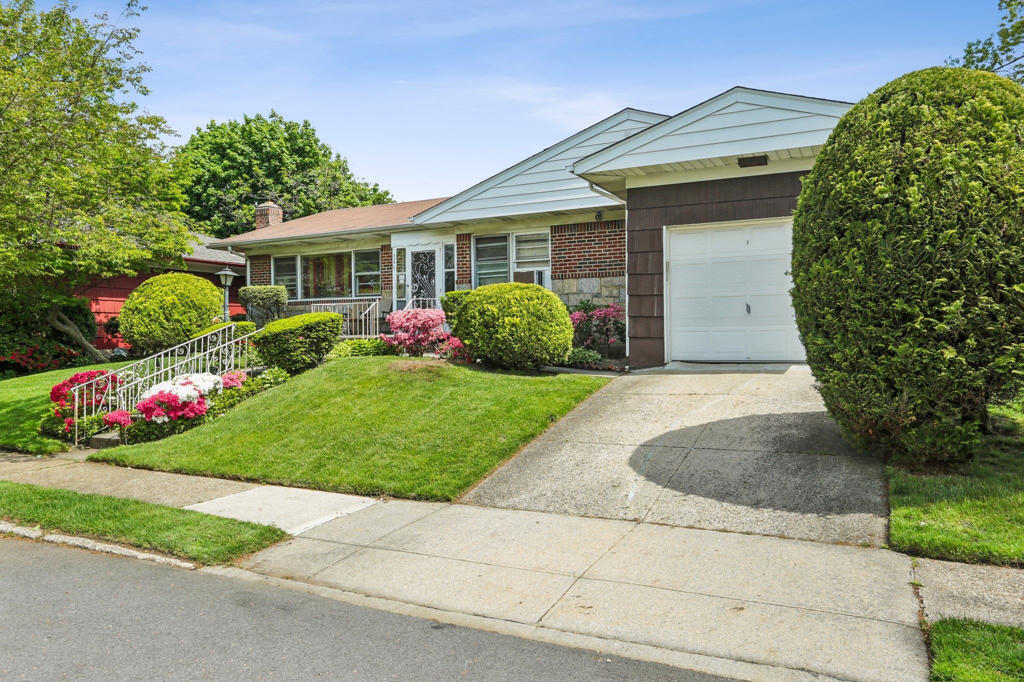 Single Family Stewart  Queens, NY 11427, MLS-854942-2