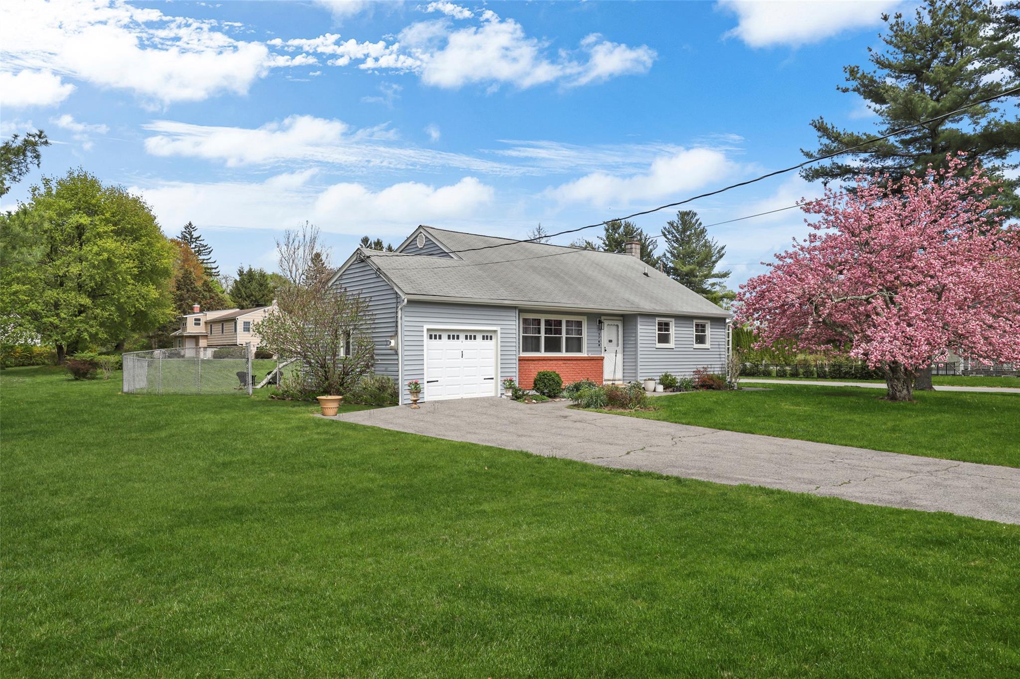 Single Family Hedge  Westchester County, NY 10598, MLS-854957-20