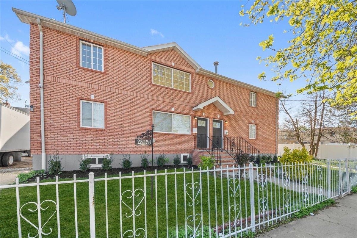 Single Family Lansing Ave  Queens, NY 11413, MLS-854969-2