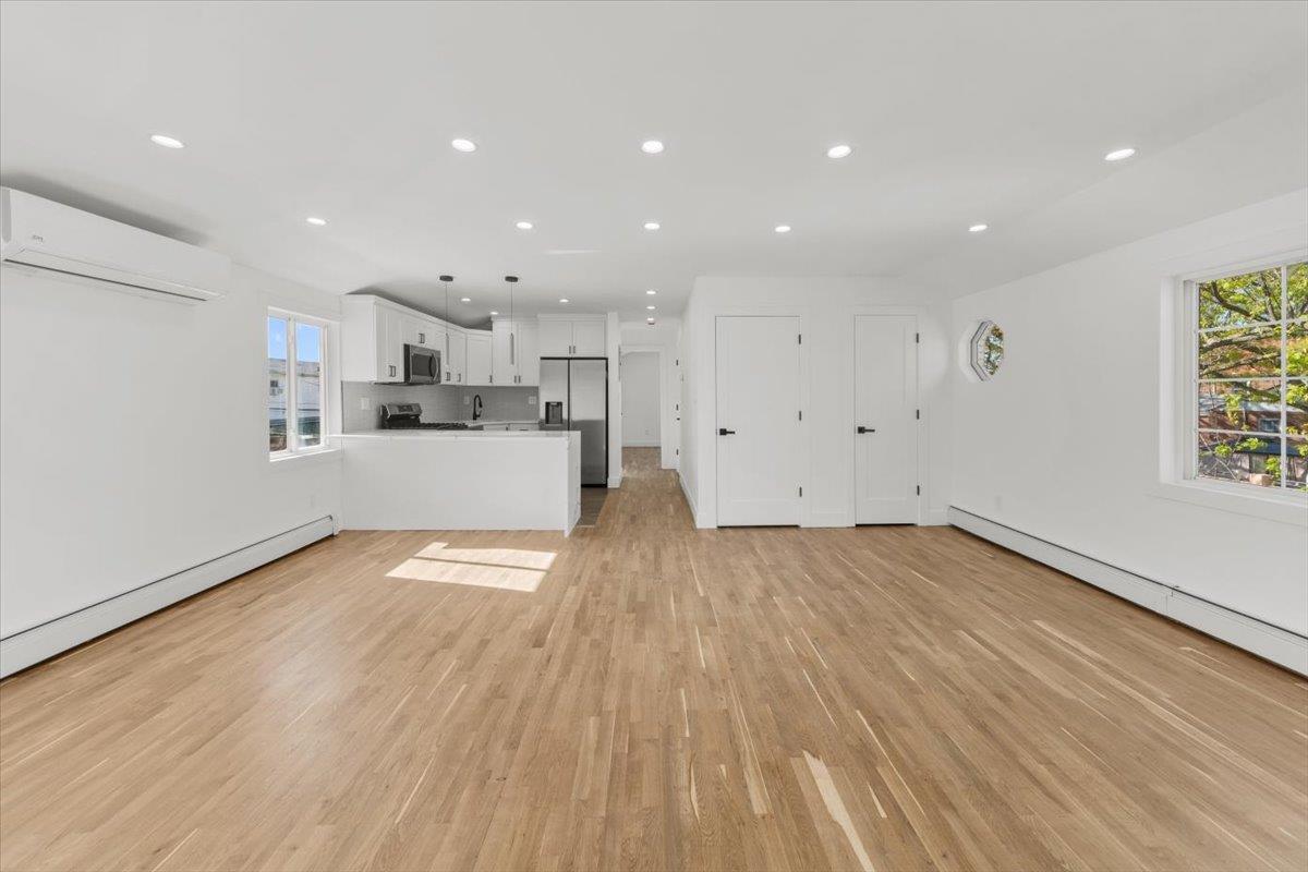 Single Family Lansing Ave  Queens, NY 11413, MLS-854969-21