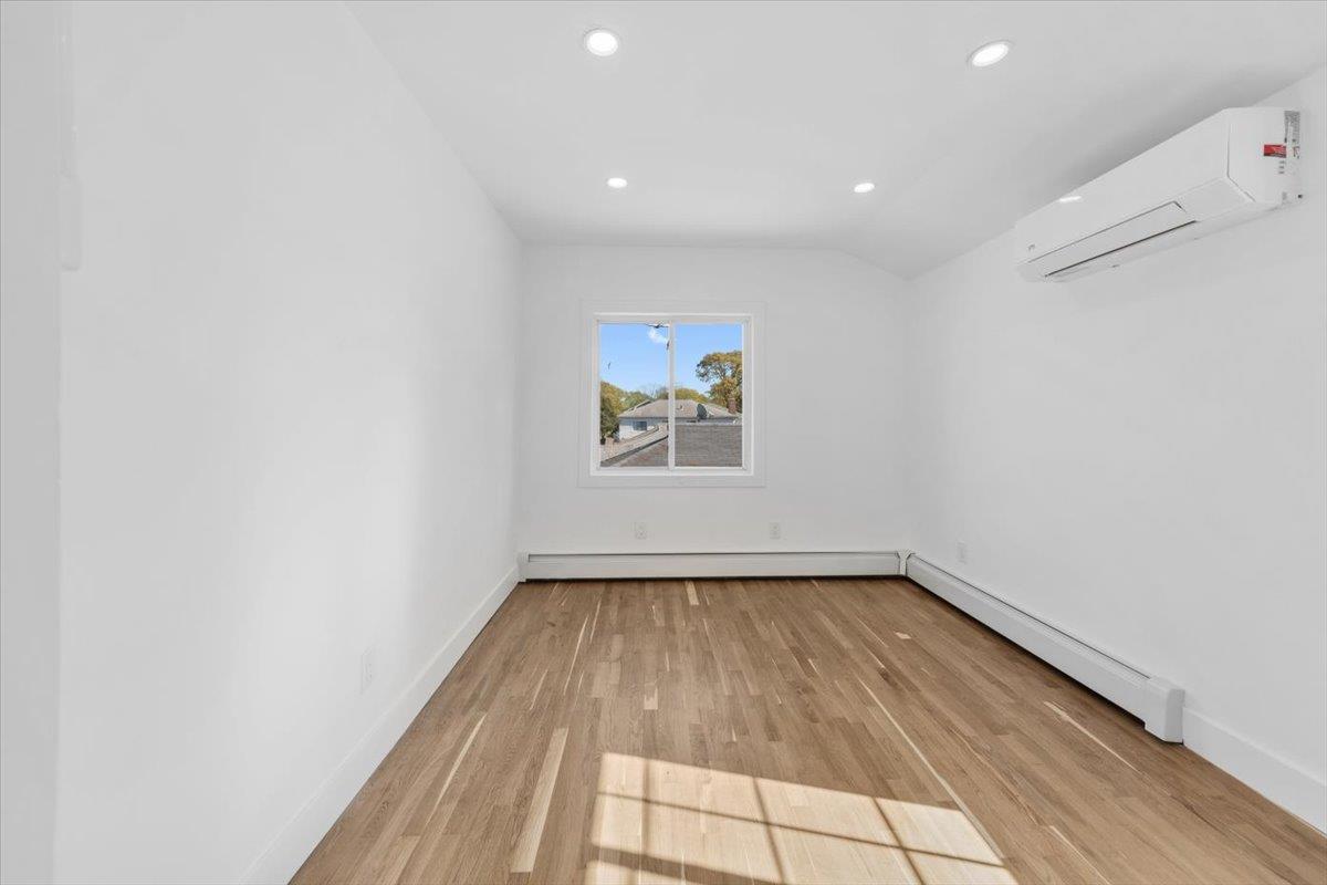 Single Family Lansing Ave  Queens, NY 11413, MLS-854969-22