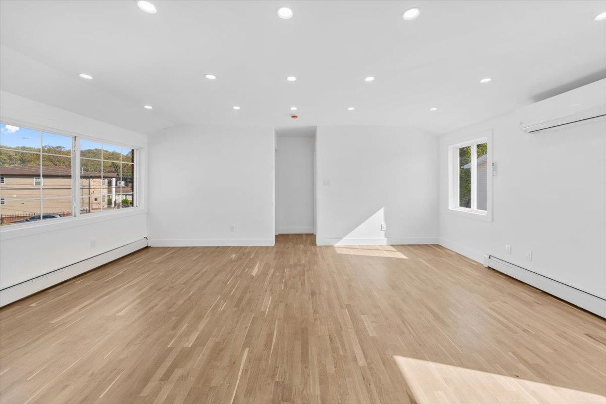 Single Family Lansing Ave  Queens, NY 11413, MLS-854969-23