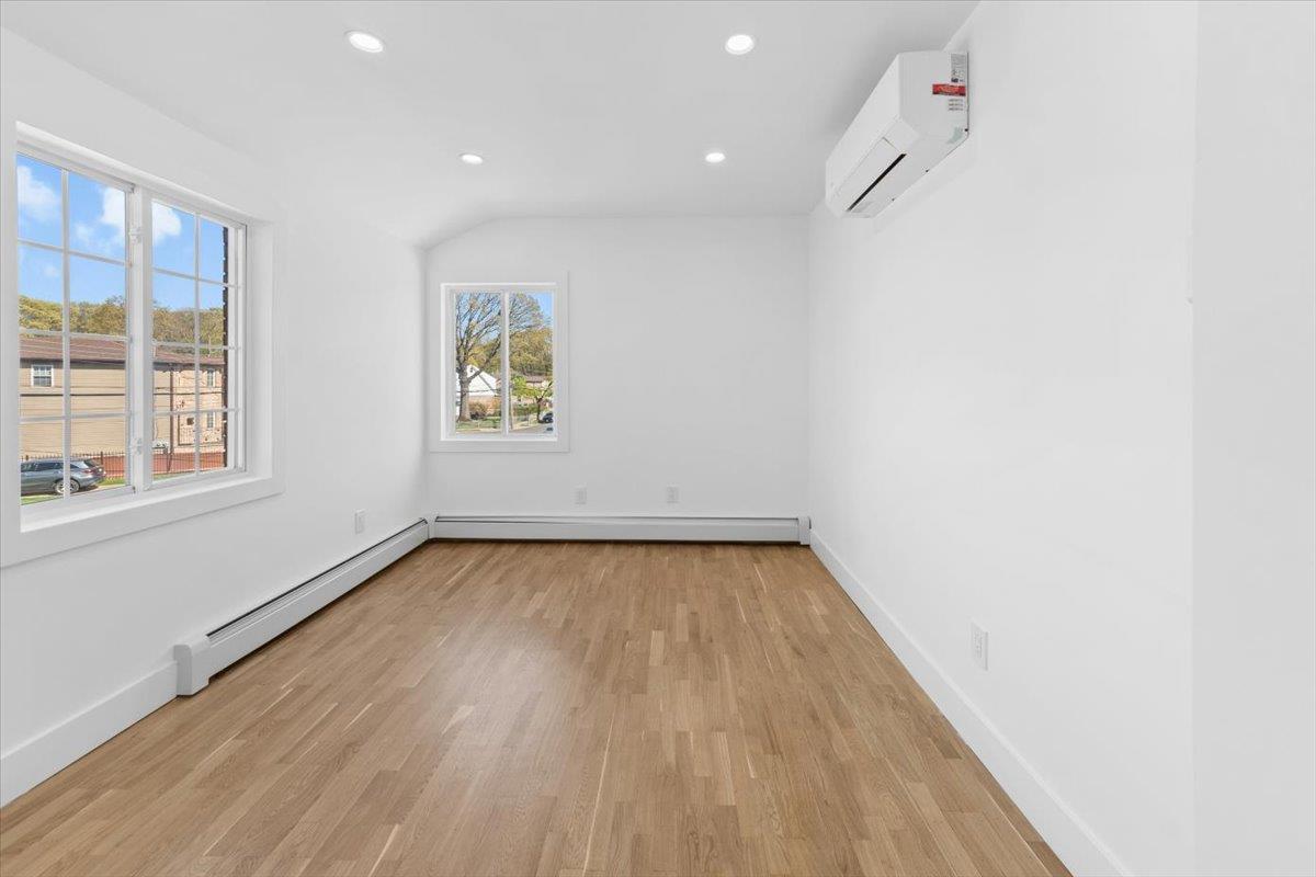 Single Family Lansing Ave  Queens, NY 11413, MLS-854969-9