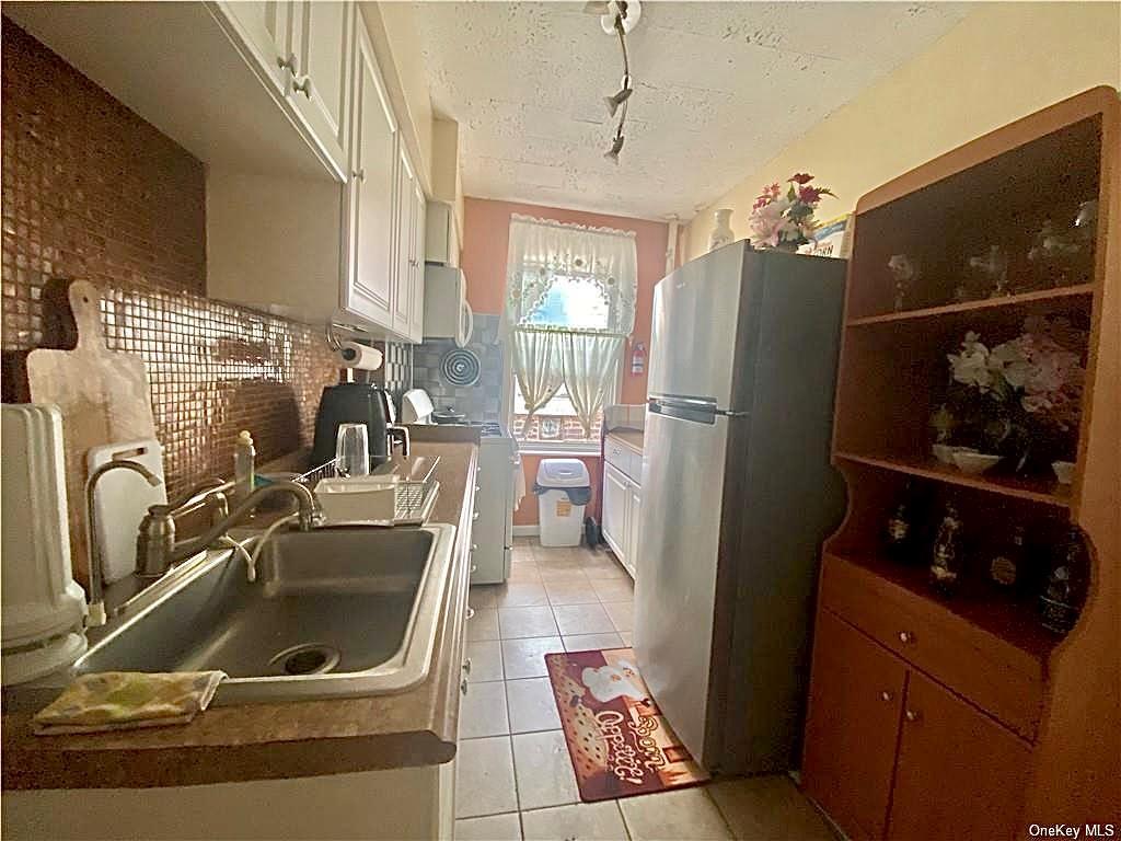 Single Family Saint Theresa  Bronx, NY 10461, MLS-854992-5
