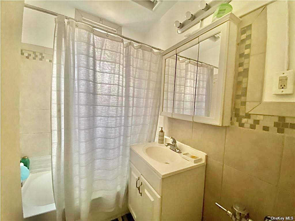 Single Family Saint Theresa  Bronx, NY 10461, MLS-854992-7