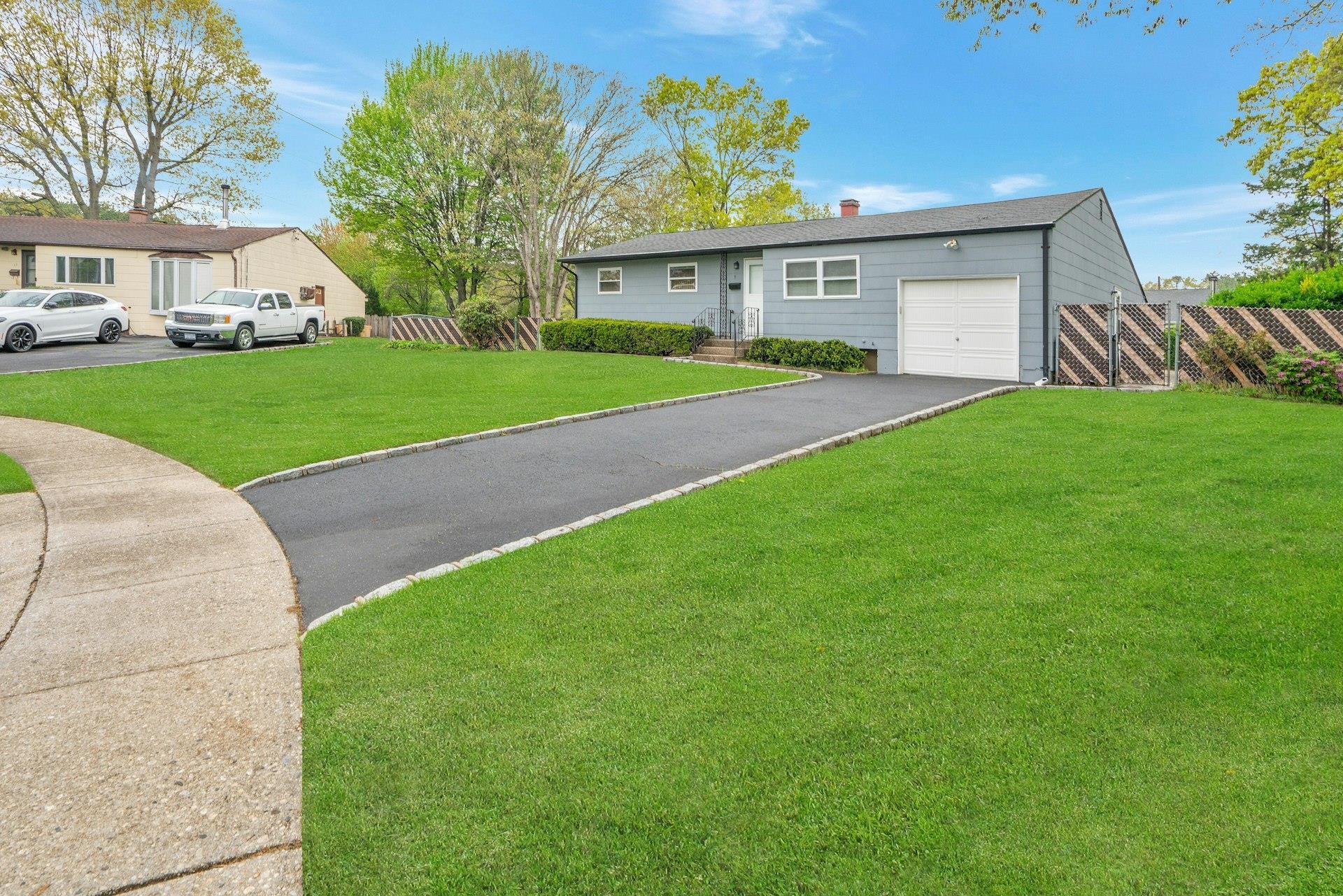 Single Family Glenn  Suffolk County, NY 11717, MLS-854994-2