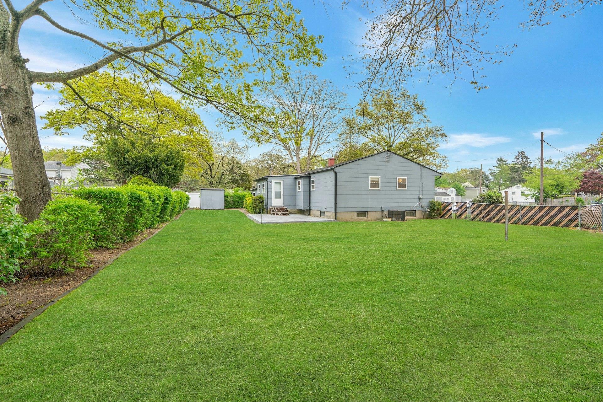Single Family Glenn  Suffolk County, NY 11717, MLS-854994-24
