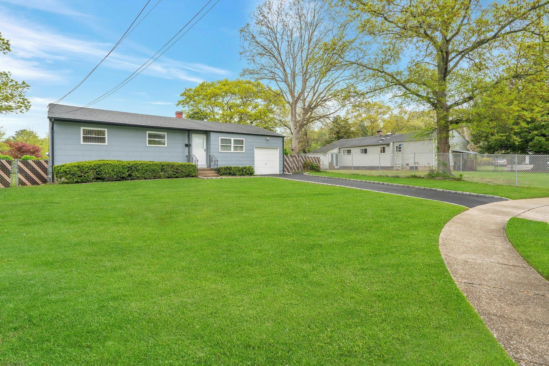 Single Family Glenn  Suffolk County, NY 11717, MLS-854994-3