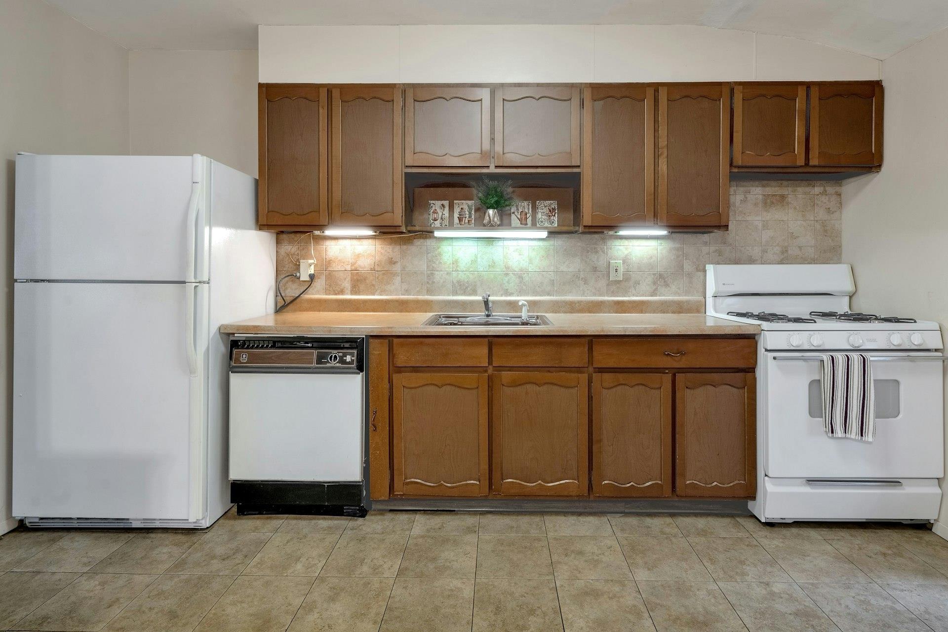 Single Family Glenn  Suffolk County, NY 11717, MLS-854994-7