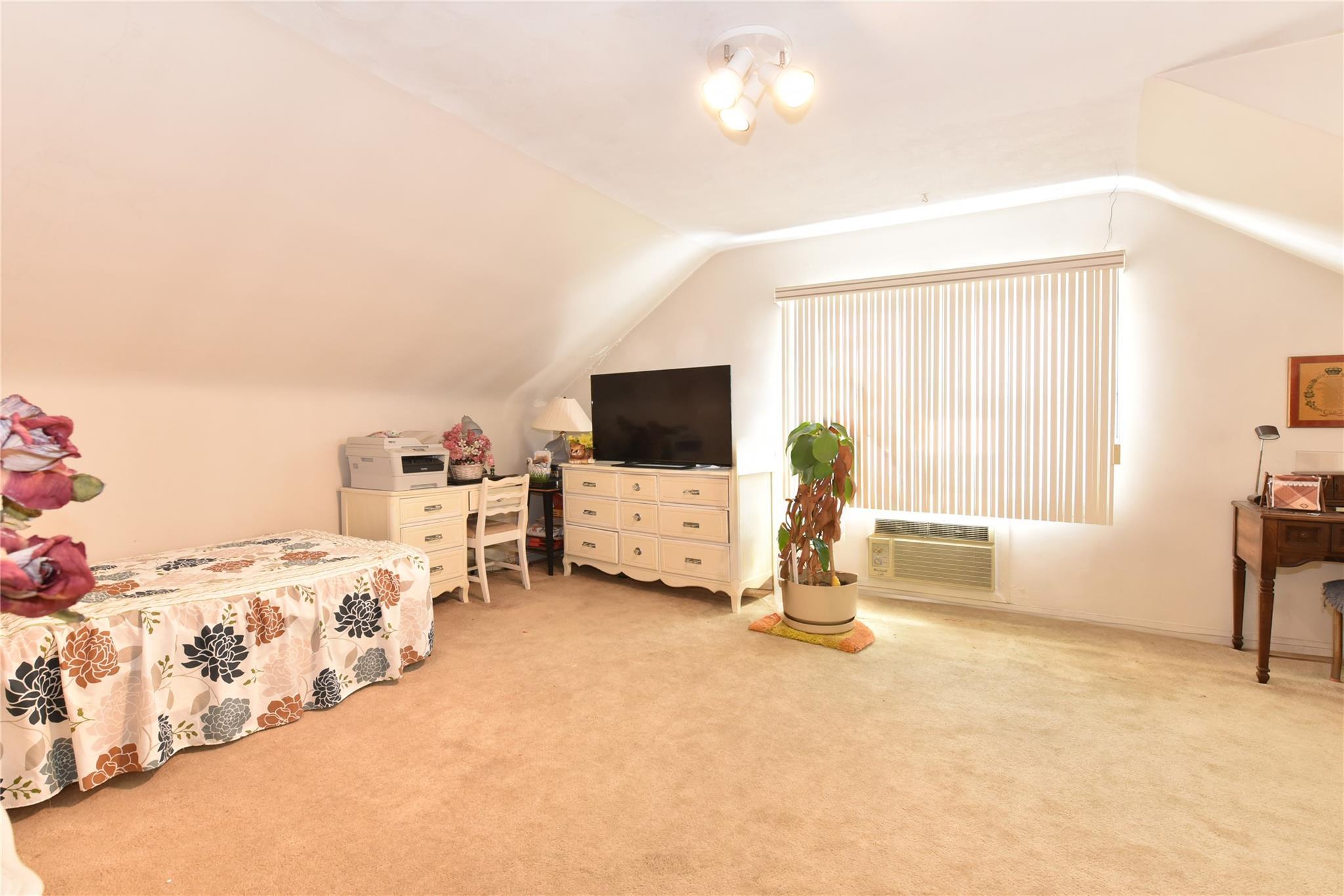 Single Family 215th  Queens, NY 11427, MLS-855009-12