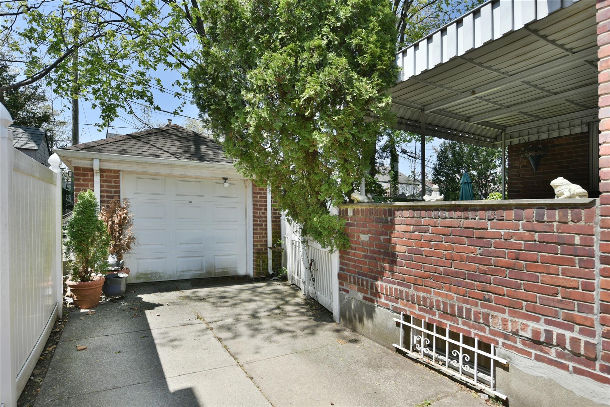 Single Family 215th  Queens, NY 11427, MLS-855009-17