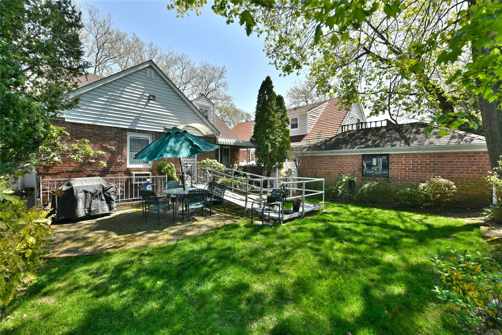 Single Family 215th  Queens, NY 11427, MLS-855009-18