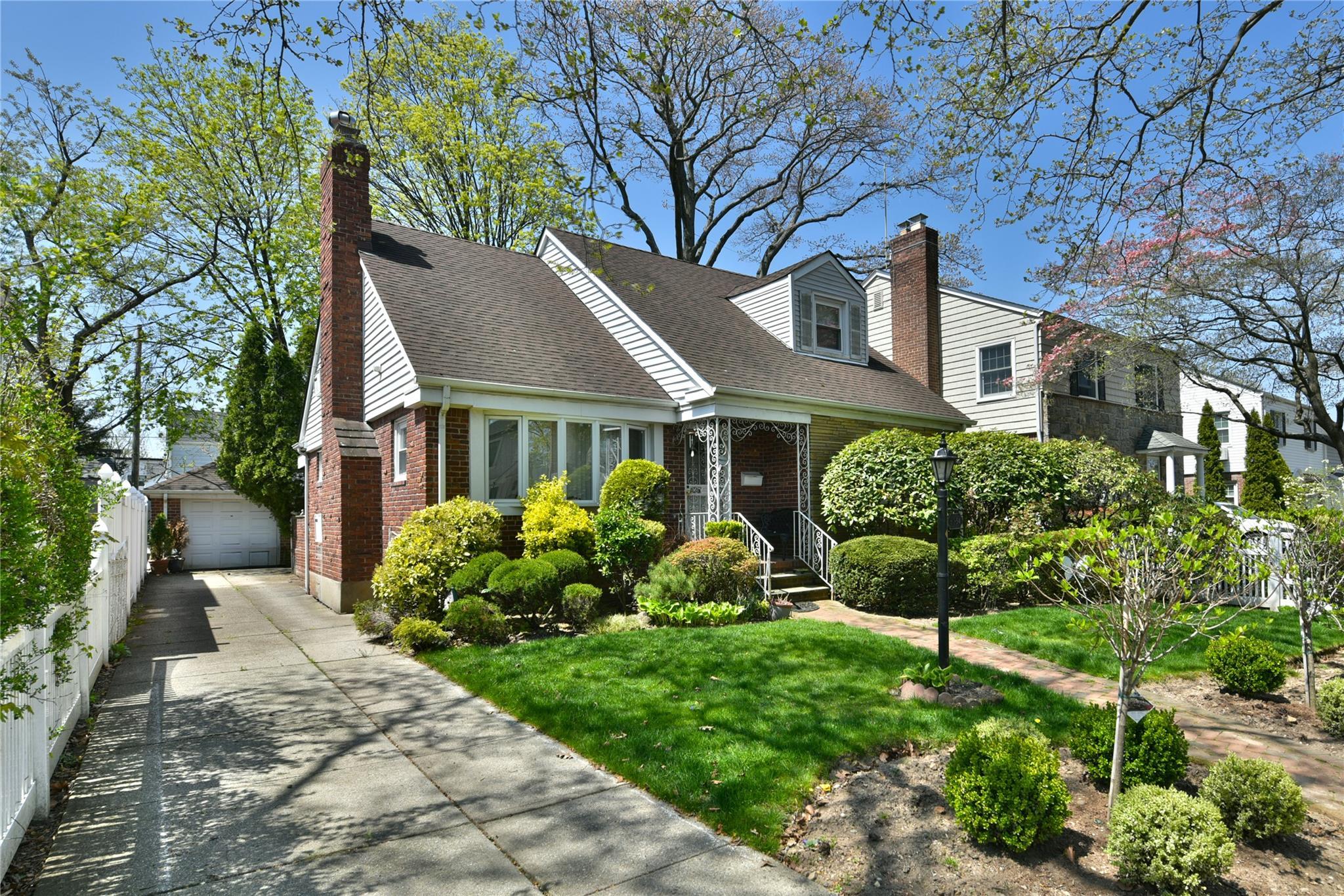 Single Family 215th  Queens, NY 11427, MLS-855009-3