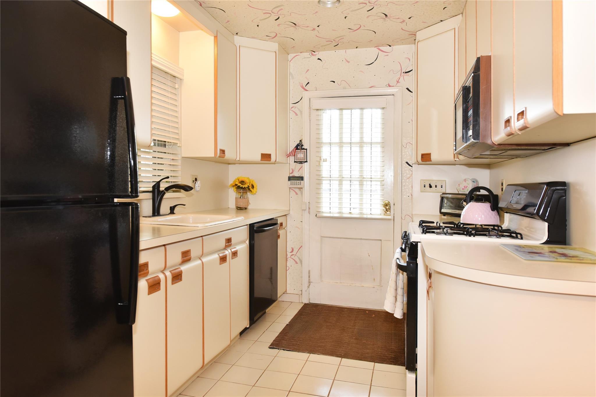 Single Family 215th  Queens, NY 11427, MLS-855009-7
