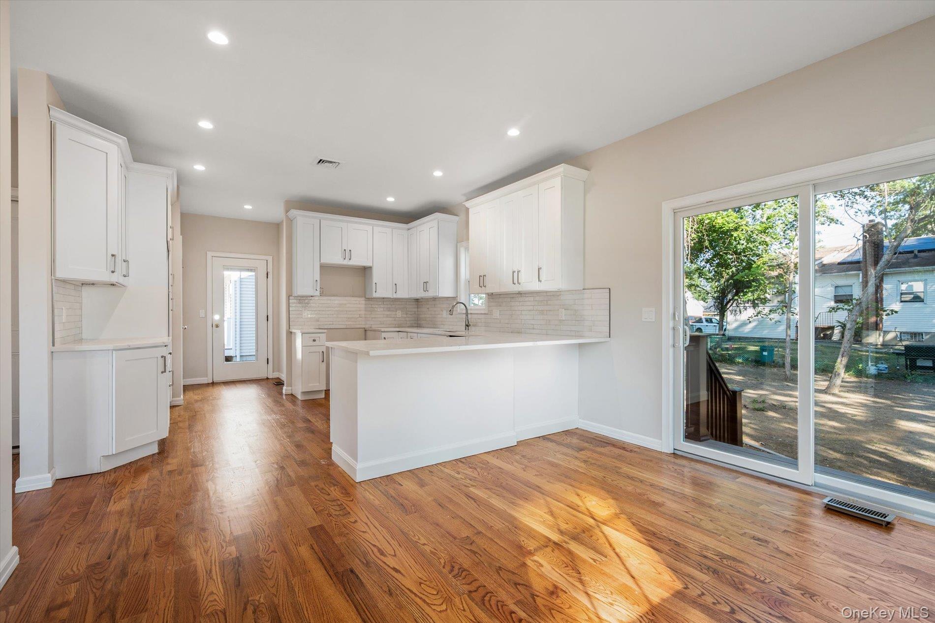 Single Family Gail-grace Suffolk County, NY 11726, MLS-855045-10