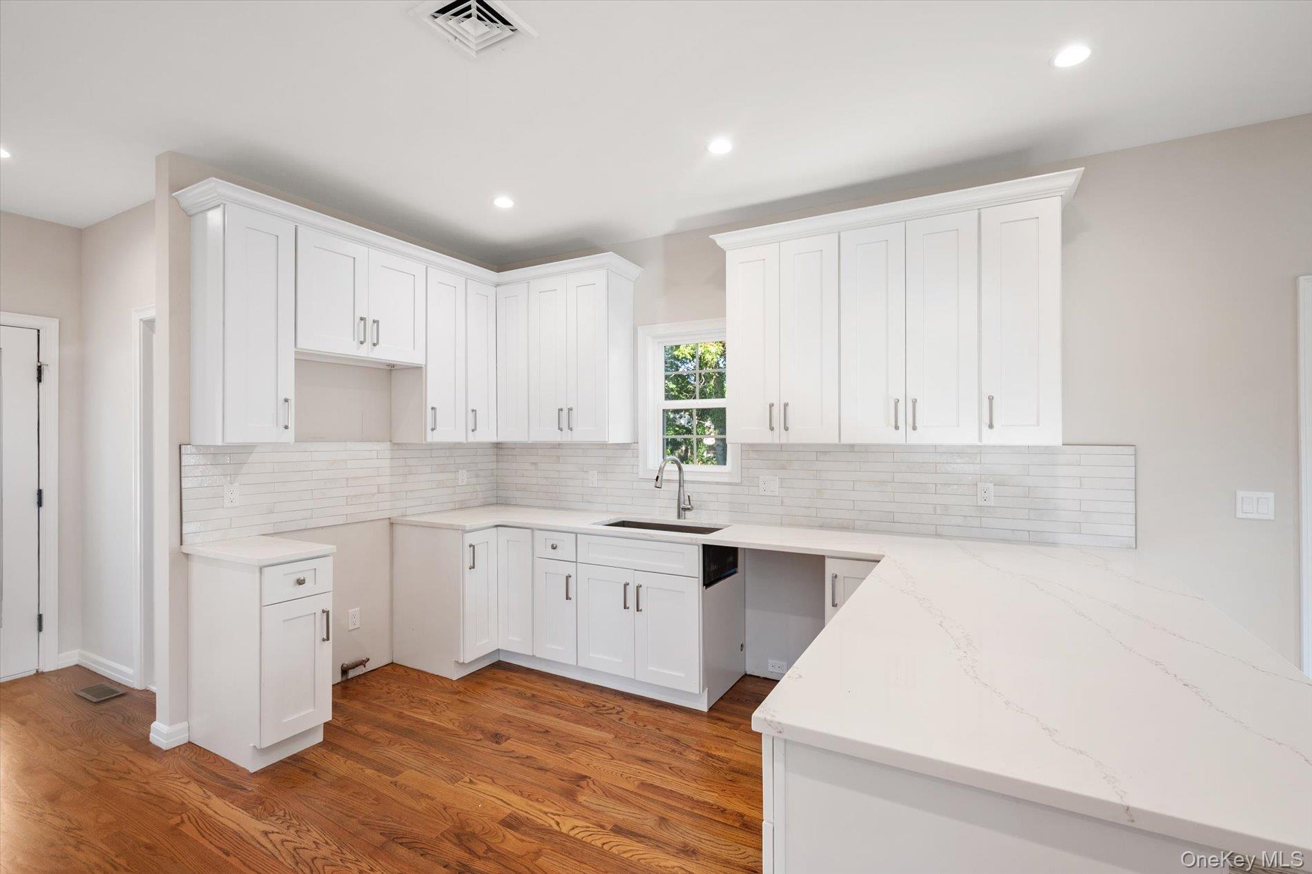 Single Family Gail-grace Suffolk County, NY 11726, MLS-855045-11