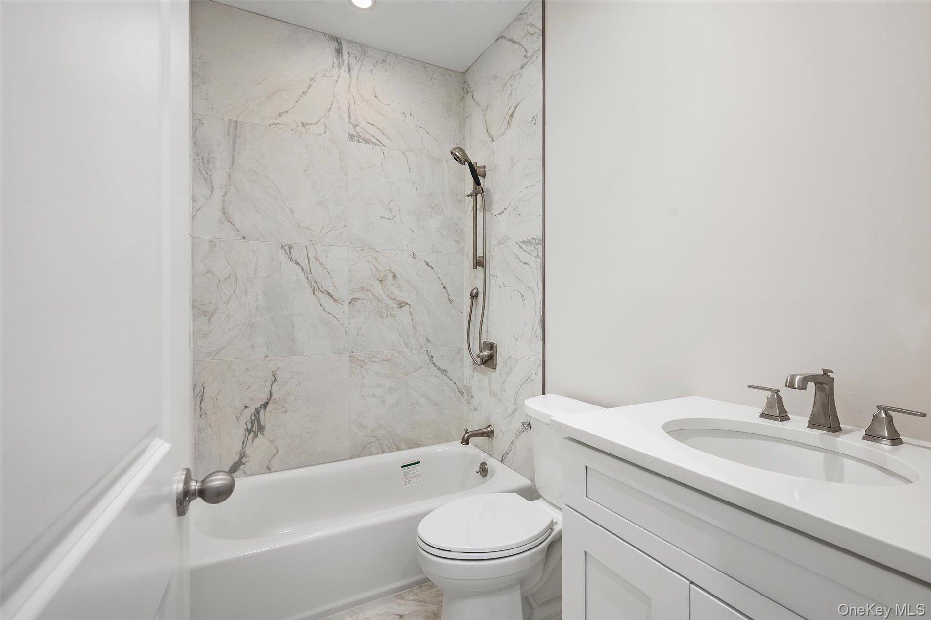 Single Family Gail-grace Suffolk County, NY 11726, MLS-855045-18