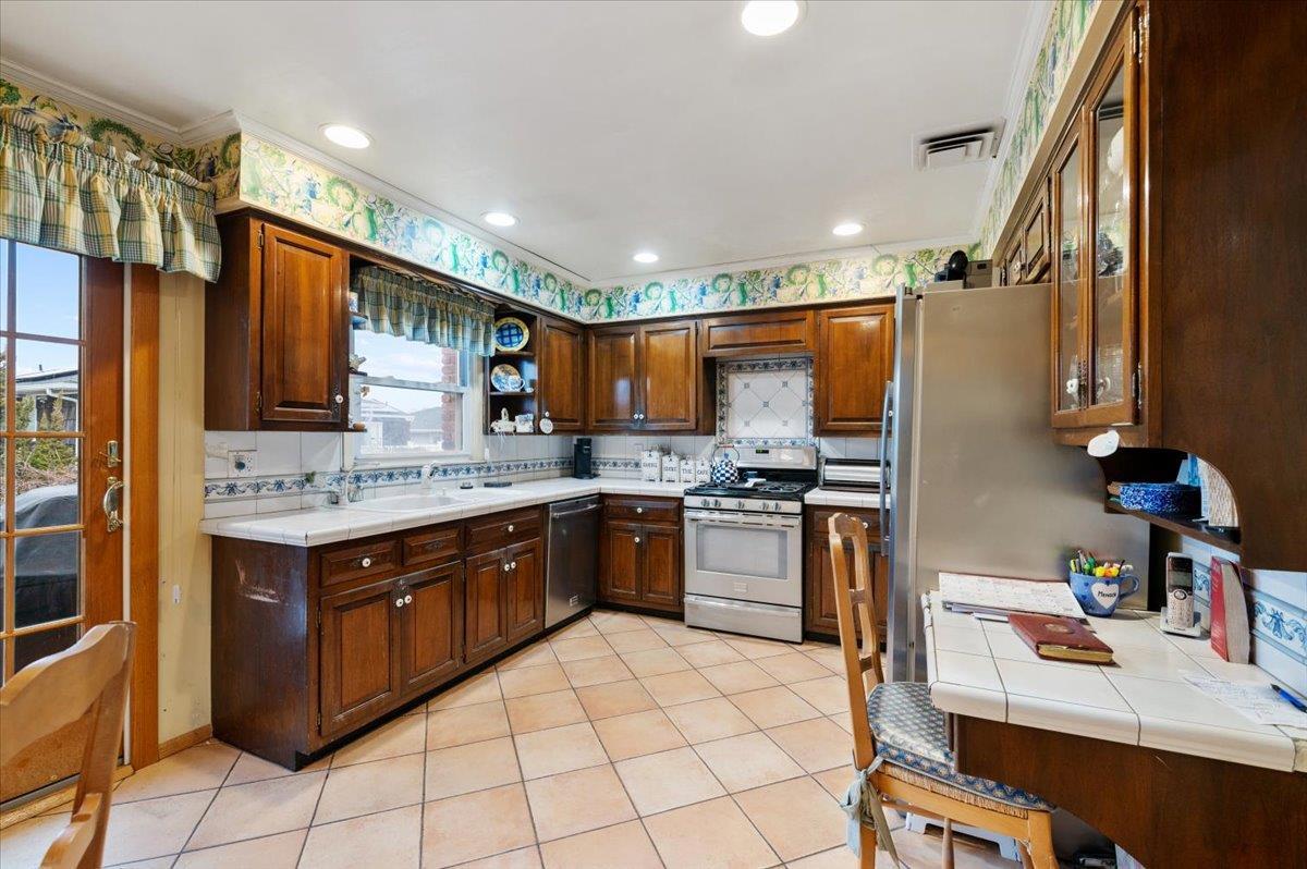 Single Family Beech  Nassau County, NY 11509, MLS-855058-11