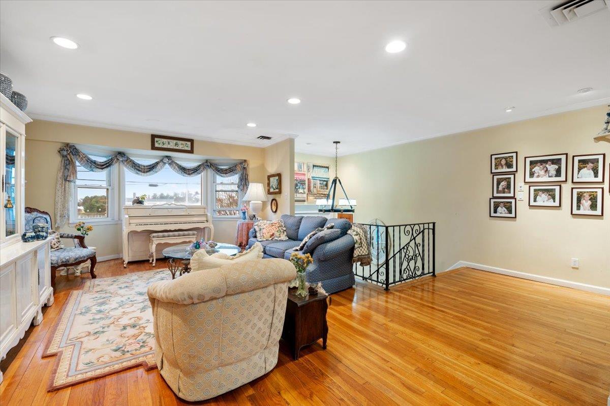Single Family Beech  Nassau County, NY 11509, MLS-855058-5