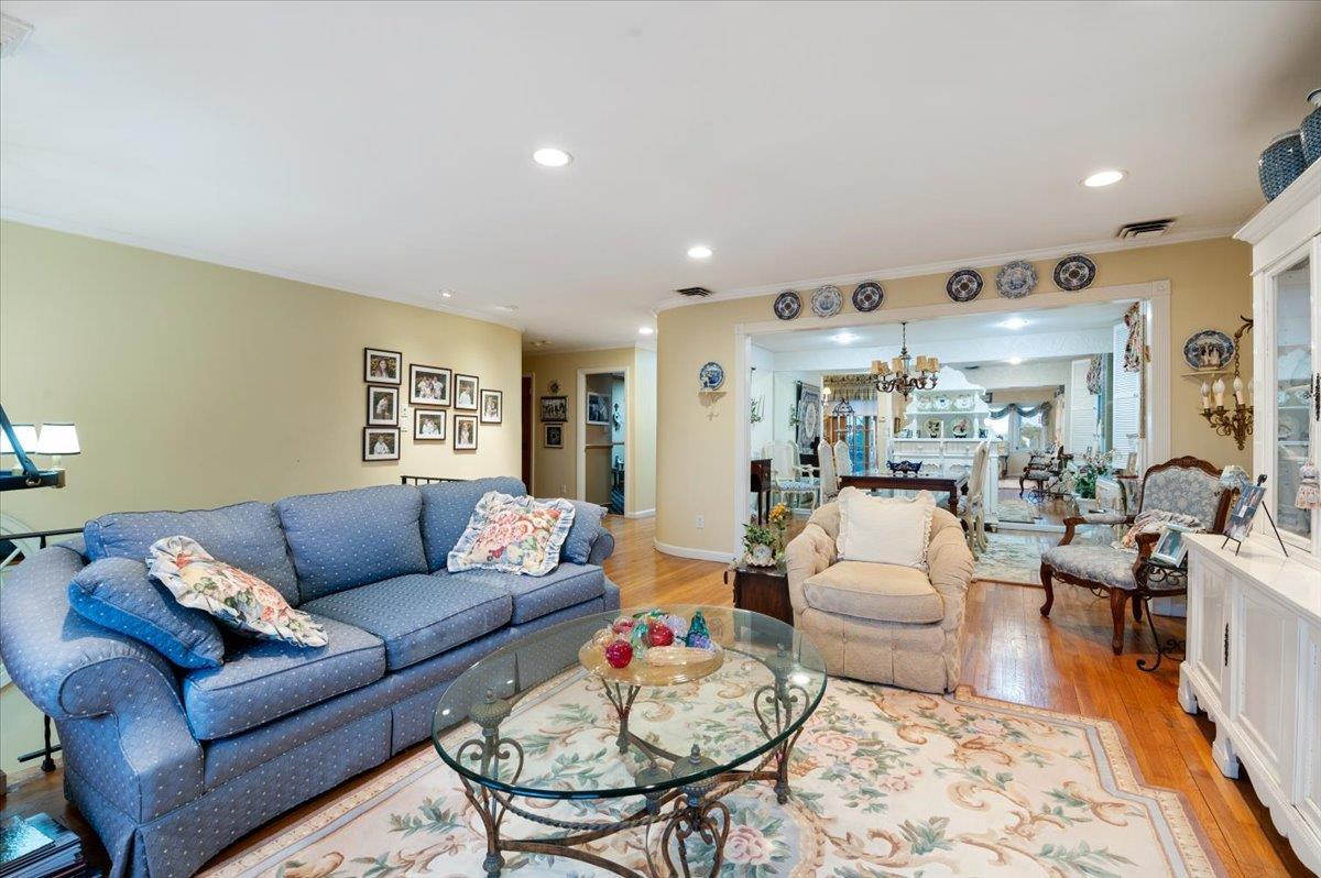Single Family Beech  Nassau County, NY 11509, MLS-855058-6