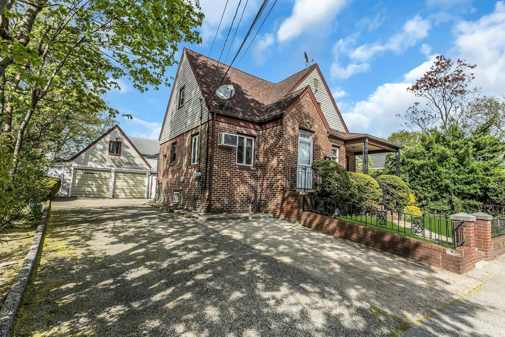 Single Family Cleveland  Nassau County, NY 11580, MLS-855078-2
