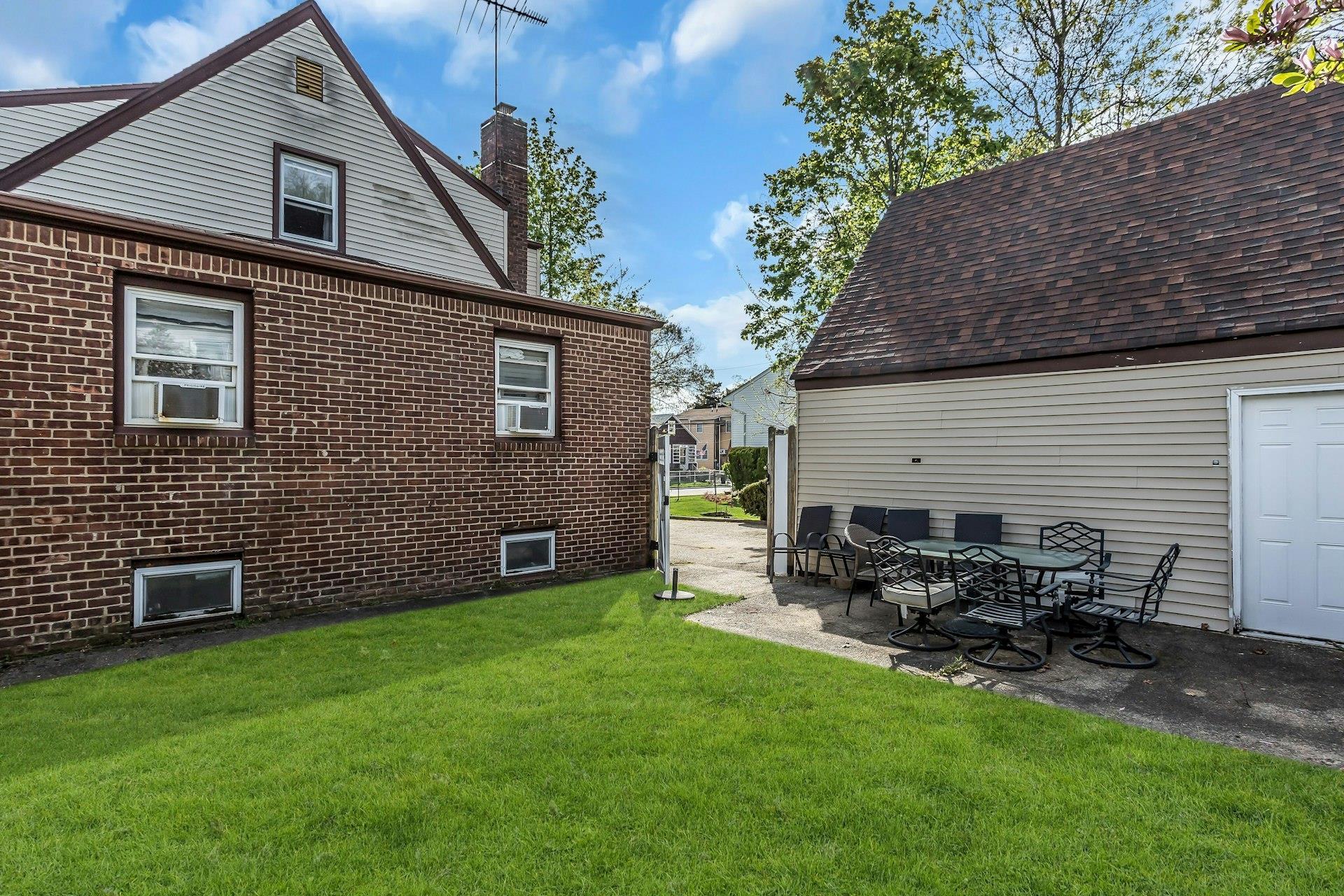 Single Family Cleveland  Nassau County, NY 11580, MLS-855078-25