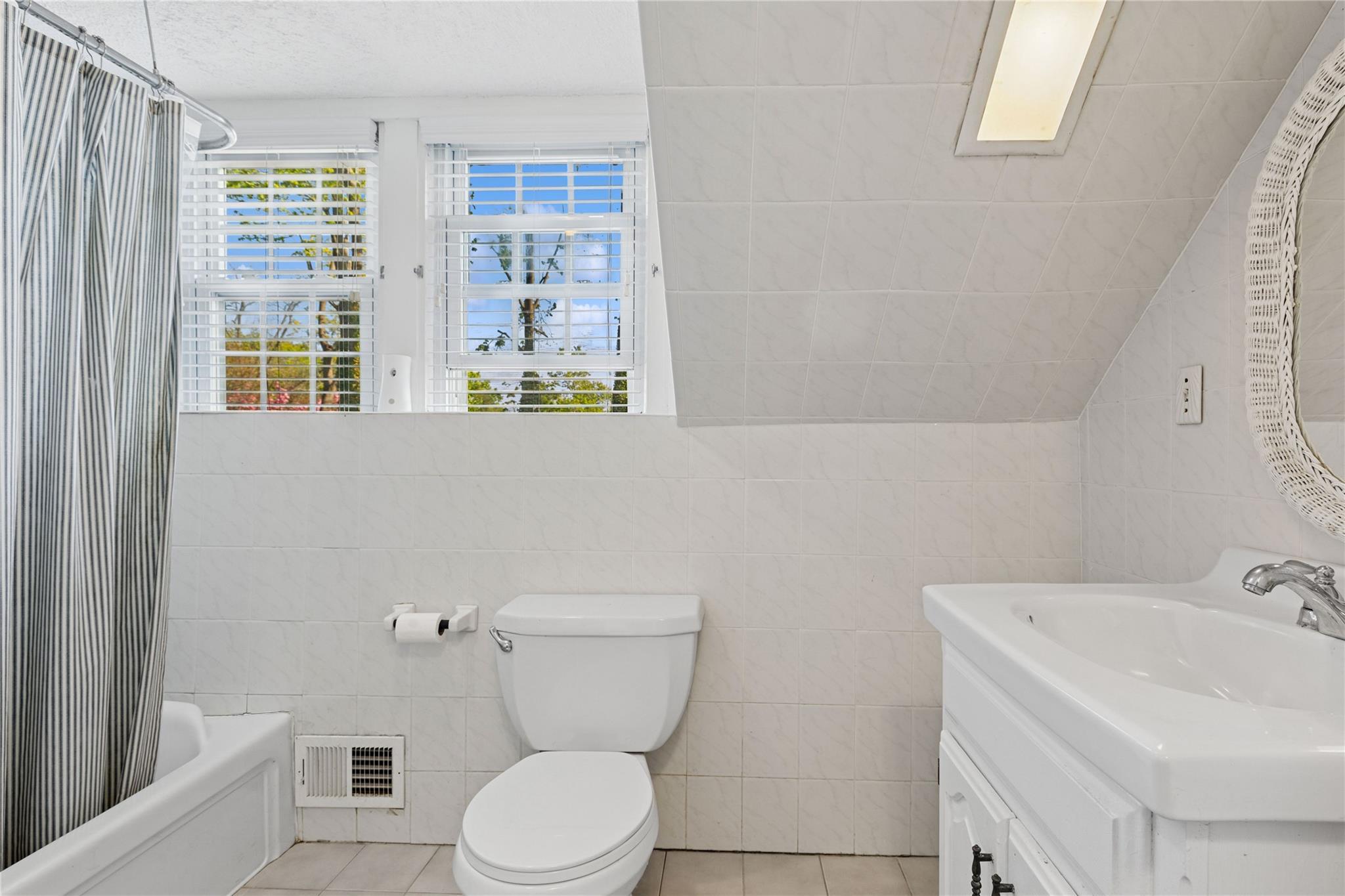 Single Family Bayport  Suffolk County, NY 11705, MLS-855081-25