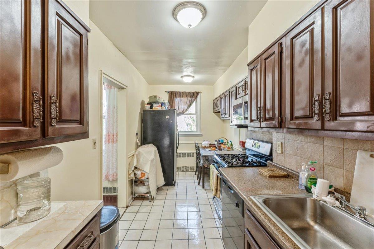 Single Family 208th  Queens, NY 11427, MLS-855083-10