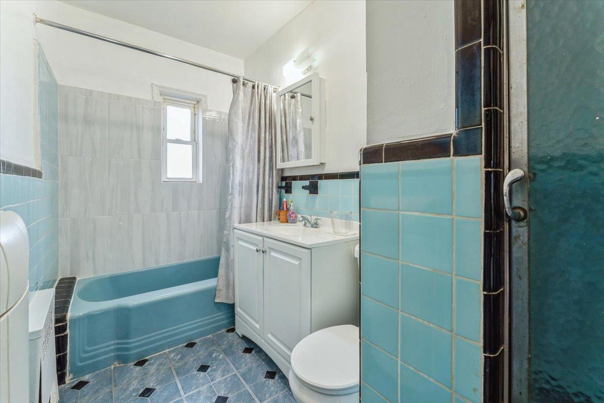 Single Family 208th  Queens, NY 11427, MLS-855083-17