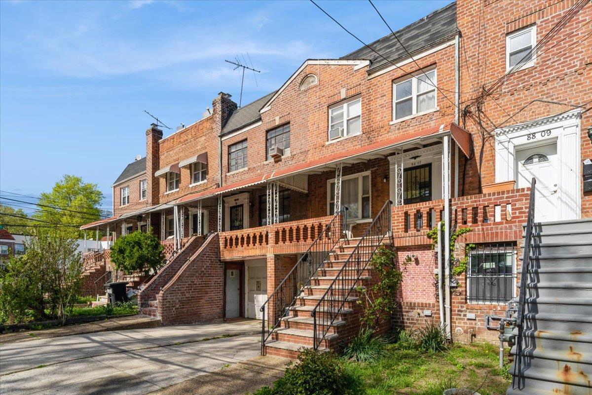 Single Family 208th  Queens, NY 11427, MLS-855083-2