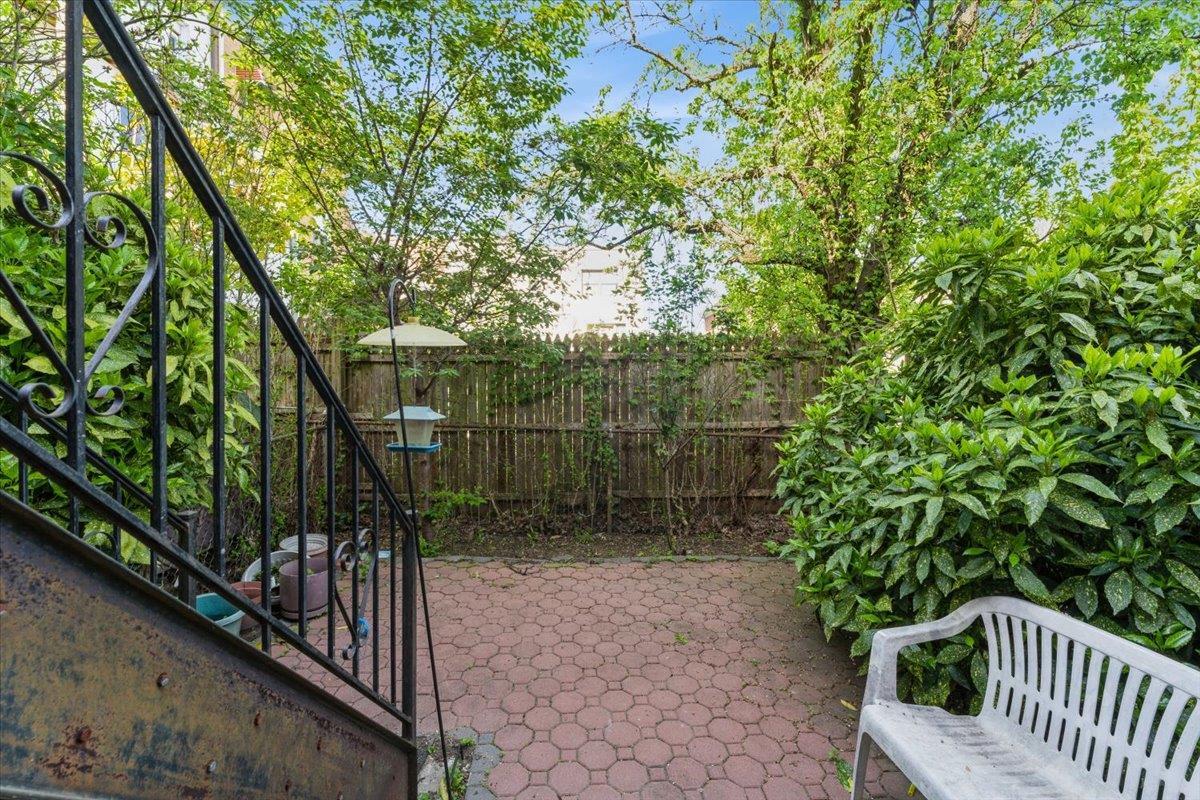 Single Family 208th  Queens, NY 11427, MLS-855083-24