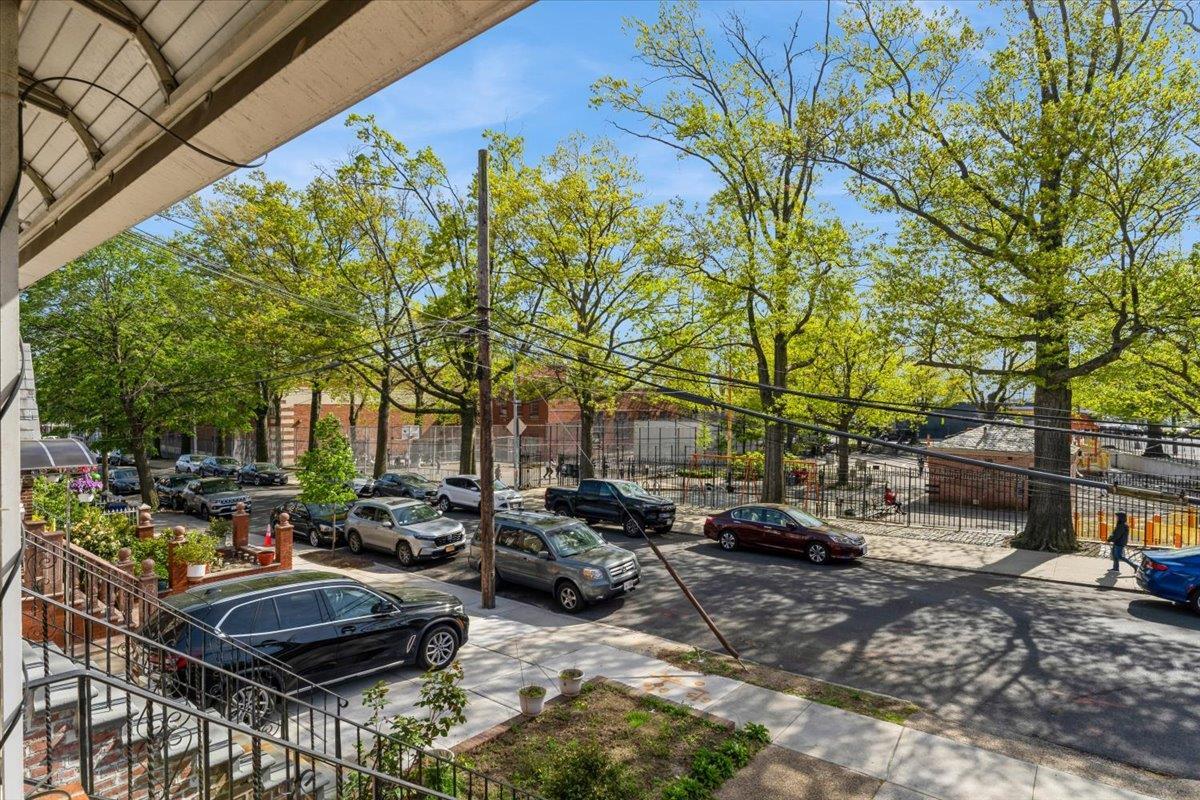 Single Family 208th  Queens, NY 11427, MLS-855083-4