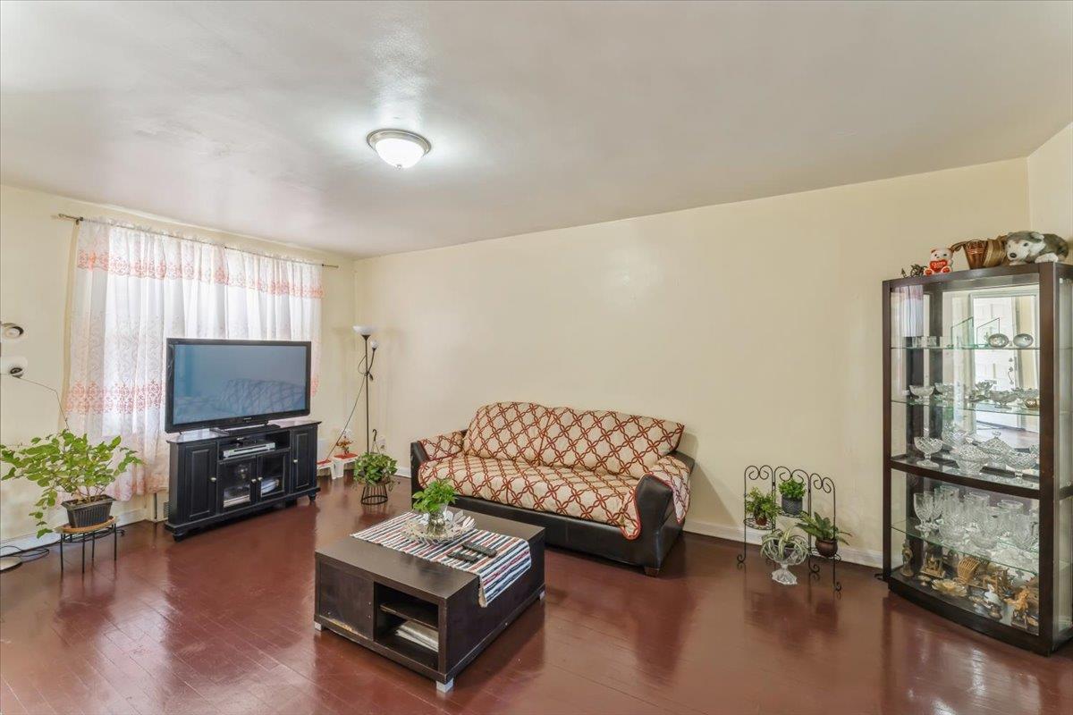 Single Family 208th  Queens, NY 11427, MLS-855083-6
