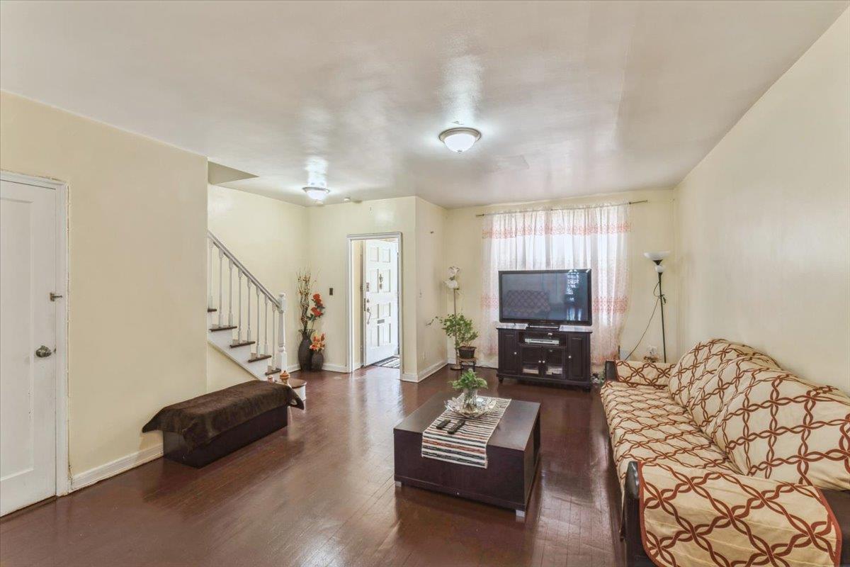 Single Family 208th  Queens, NY 11427, MLS-855083-7