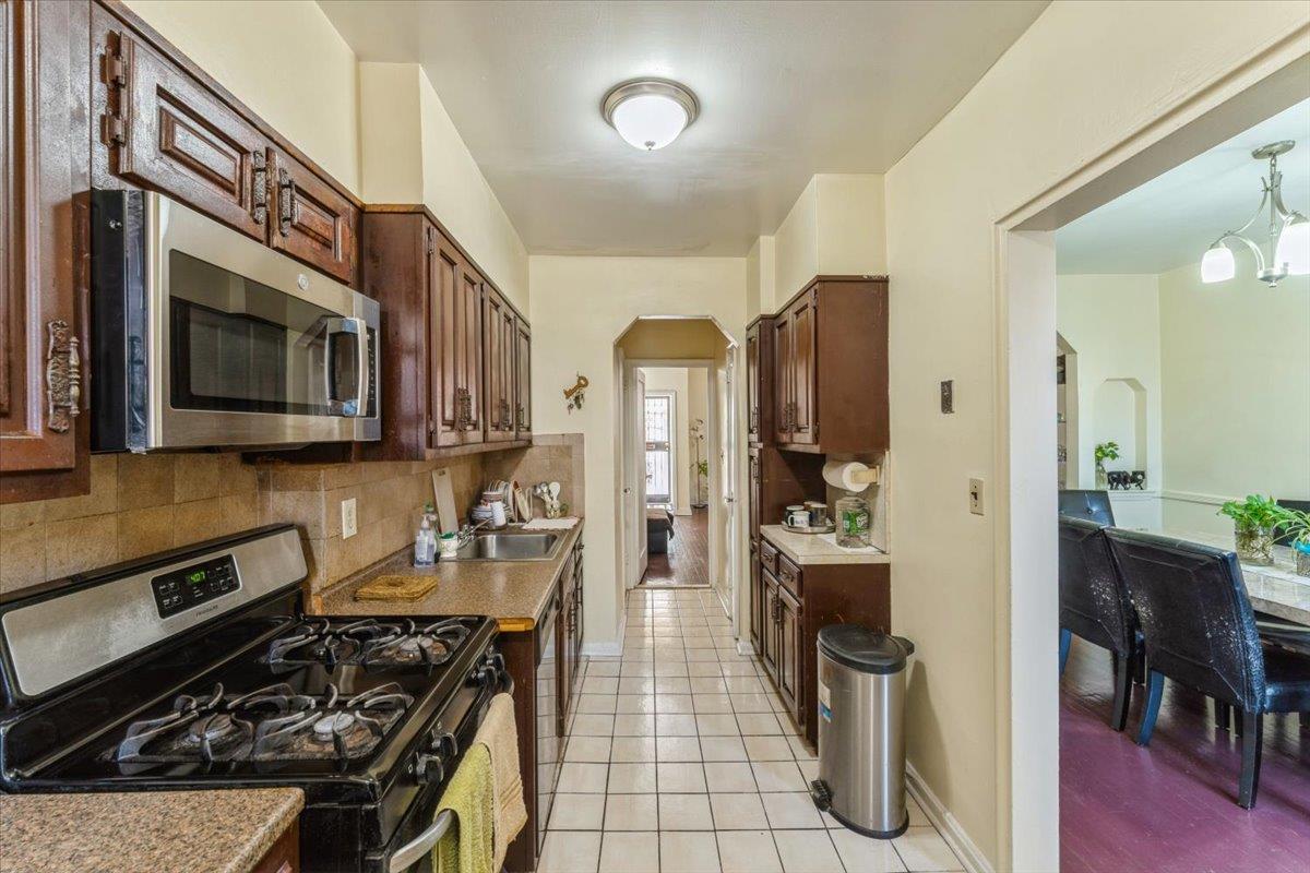 Single Family 208th  Queens, NY 11427, MLS-855083-9