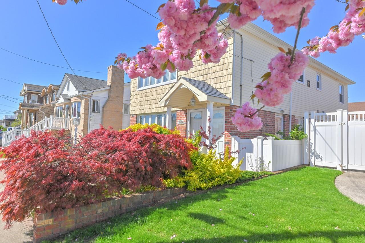 Single Family 100  Queens, NY 11414, MLS-855105-11