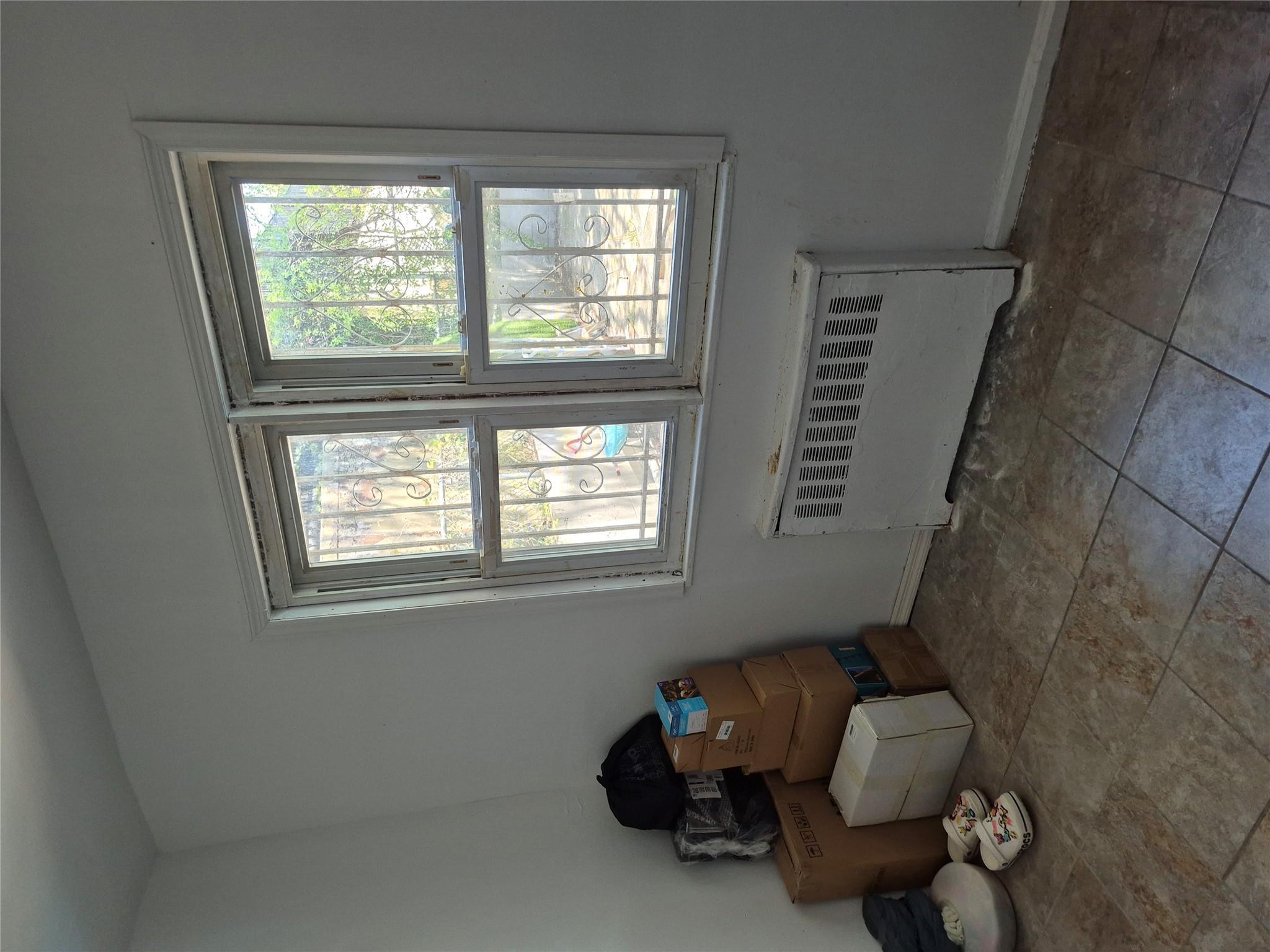 Single Family Tenbroeck  Bronx, NY 10469, MLS-855123-10