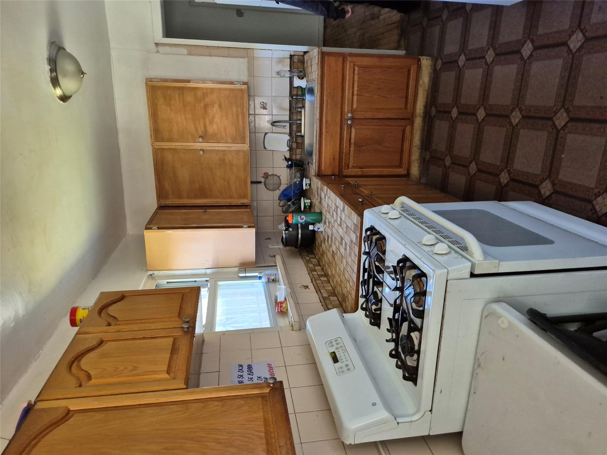 Single Family Tenbroeck  Bronx, NY 10469, MLS-855123-11