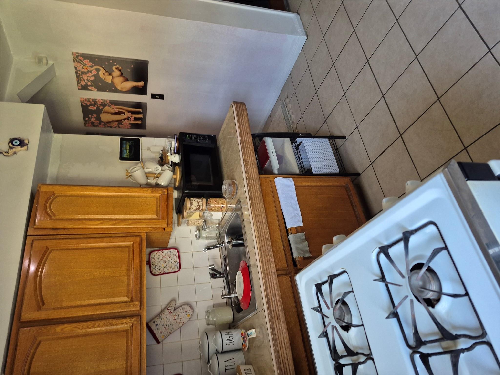 Single Family Tenbroeck  Bronx, NY 10469, MLS-855123-3