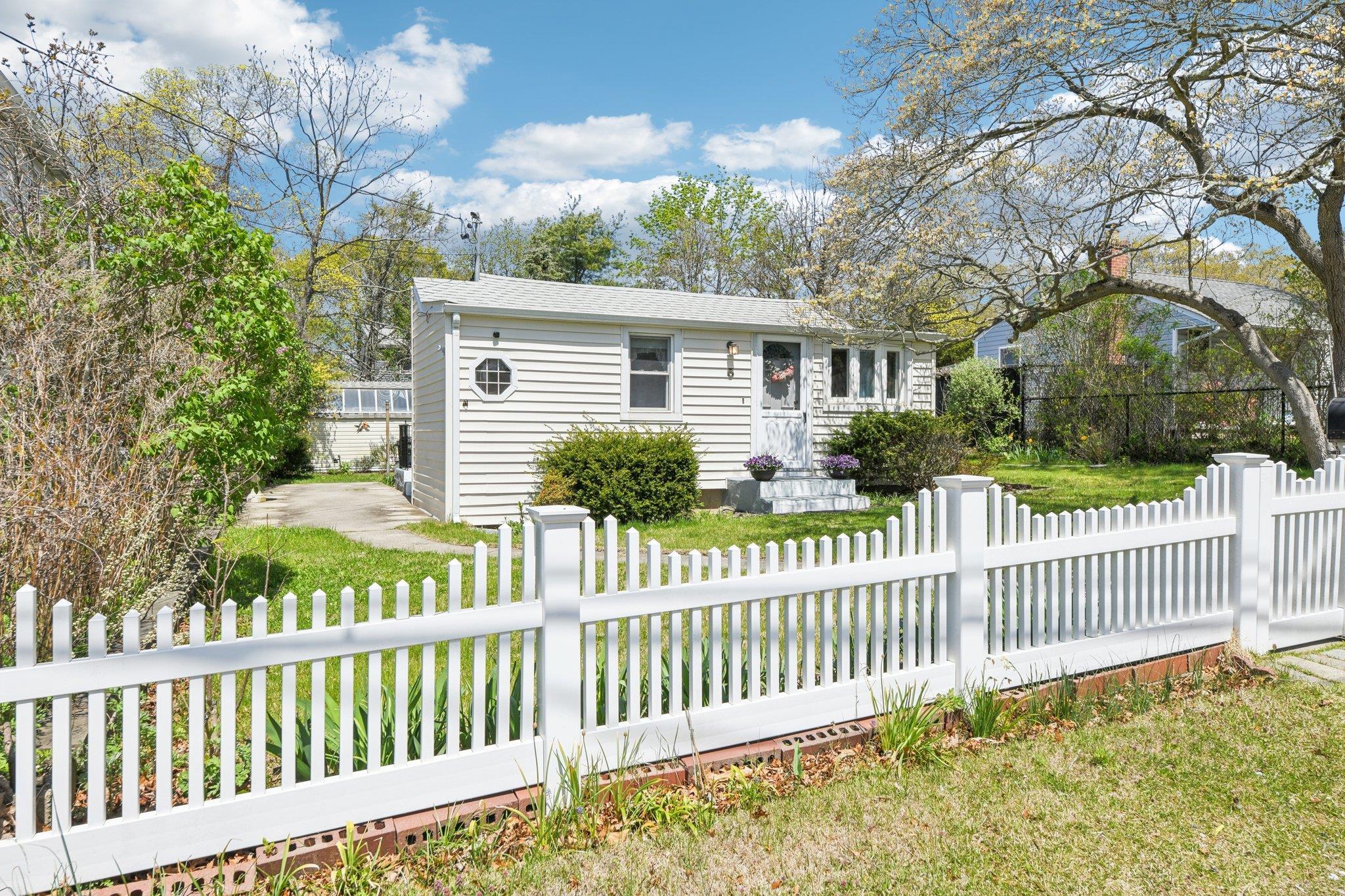 Single Family Bertha  Suffolk County, NY 11772, MLS-855133-3