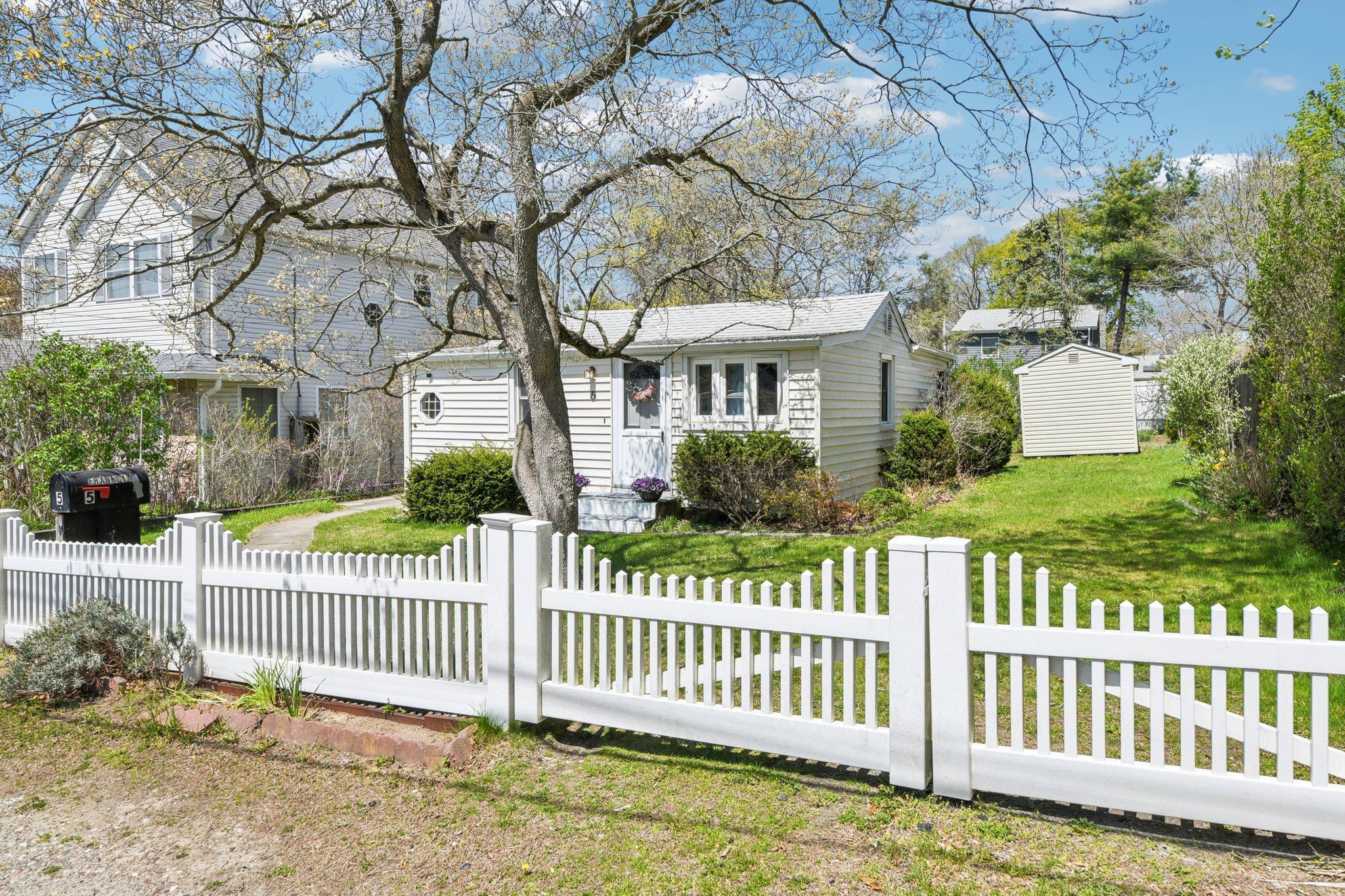 Single Family Bertha  Suffolk County, NY 11772, MLS-855133-4