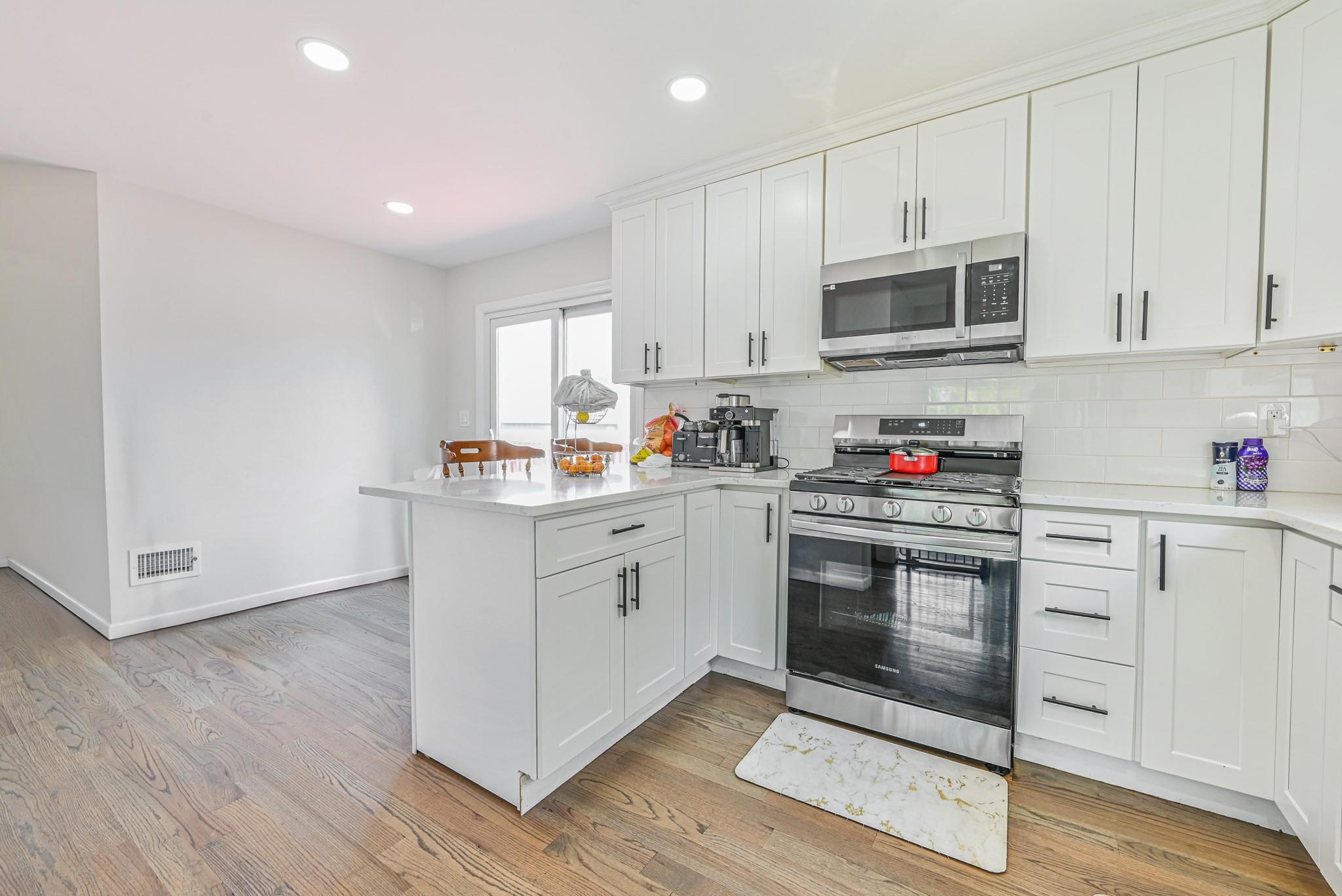 Single Family Hawthorne  Nassau County, NY 11553, MLS-855144-6