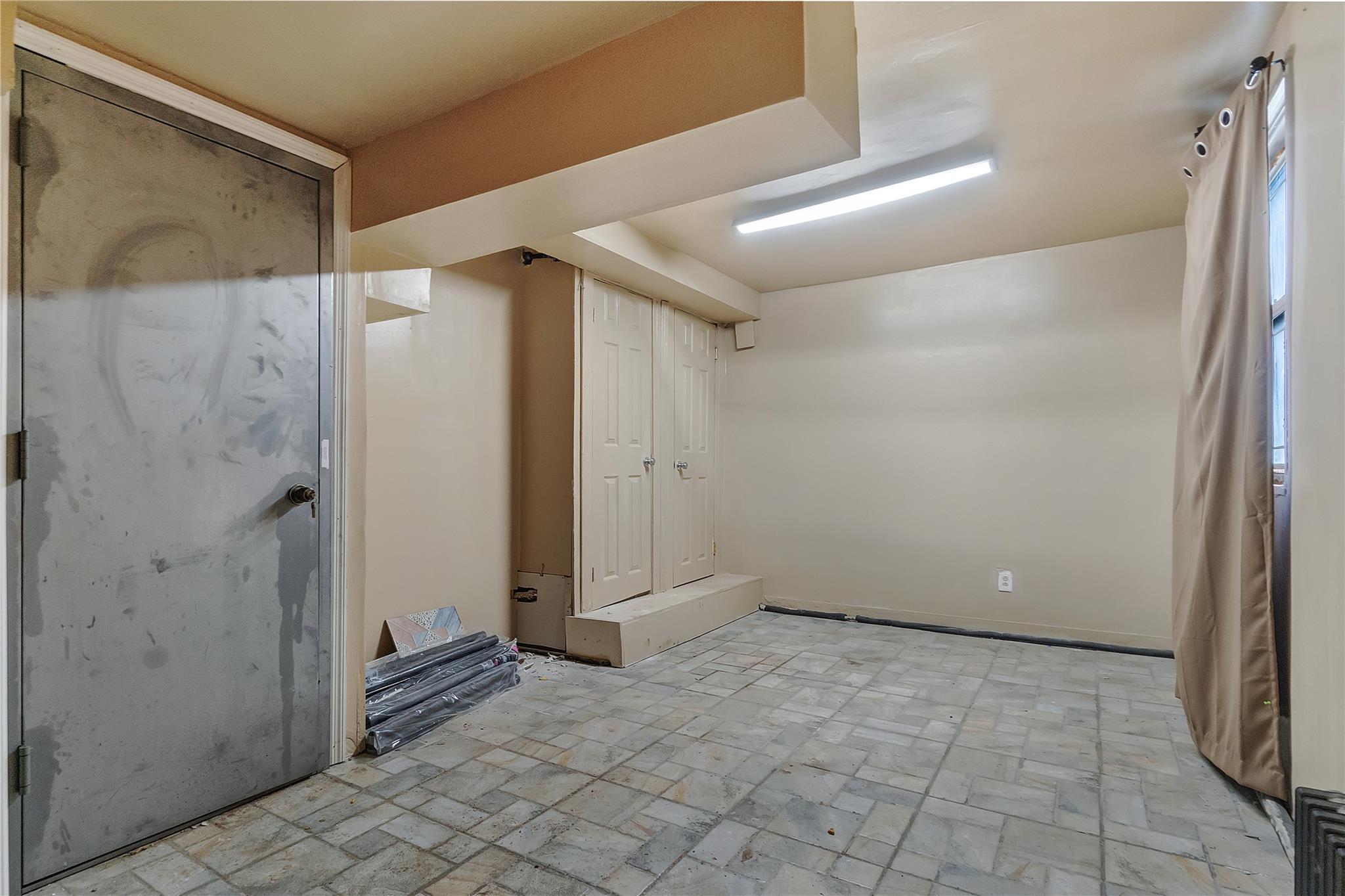 Single Family Almeda  Queens, NY 11692, MLS-855162-18