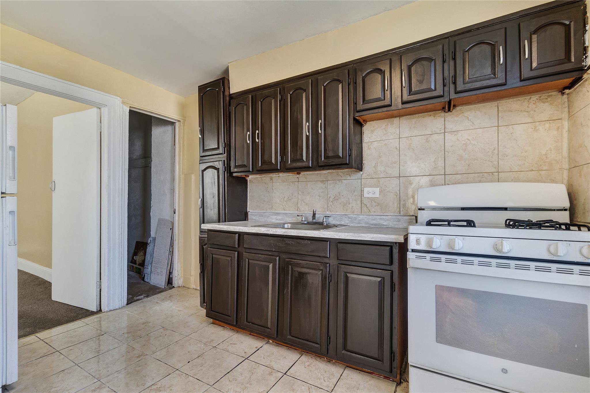 Single Family Almeda  Queens, NY 11692, MLS-855162-3